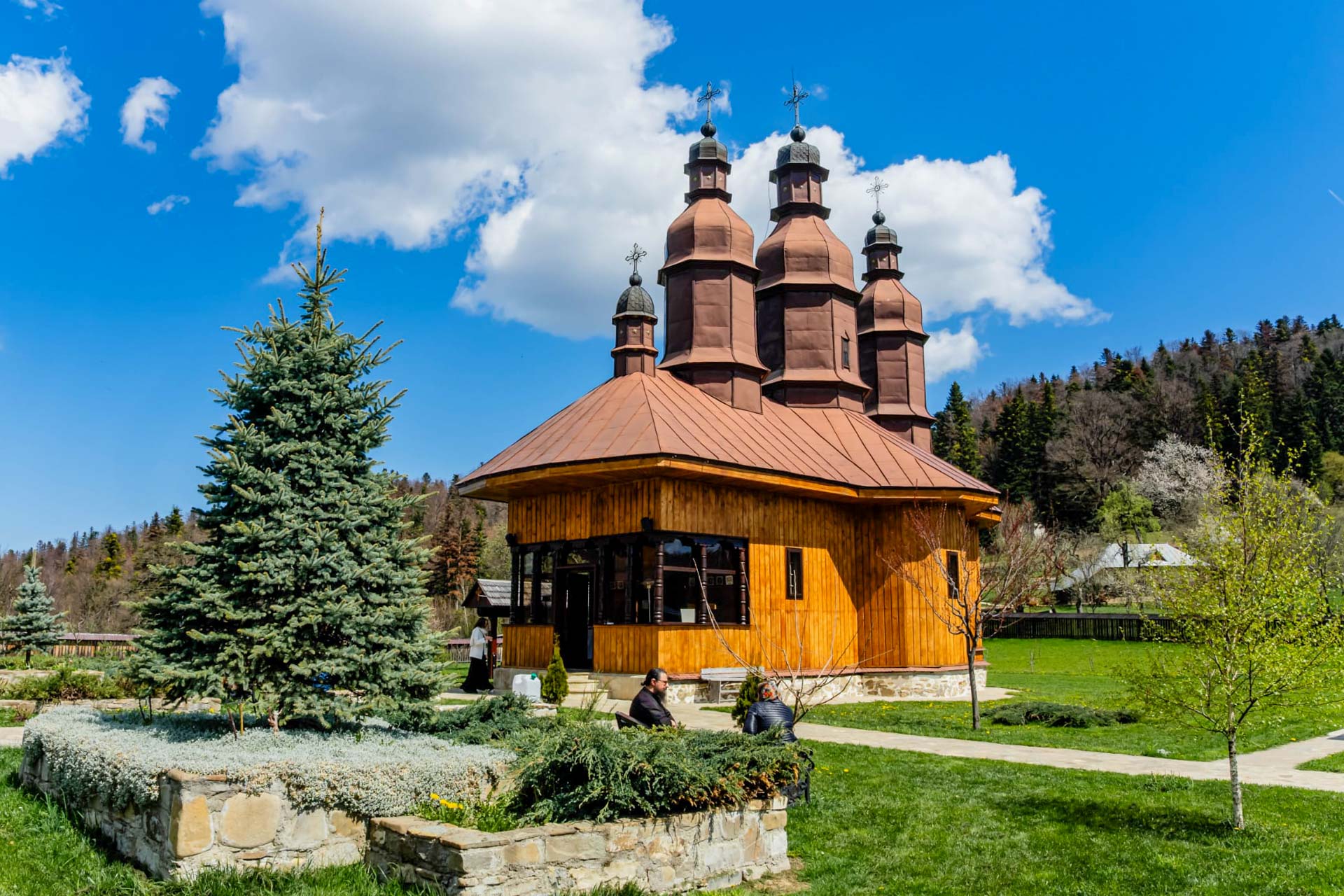 Sărbătoare cu bucurie la Schitul Pocrov, în cinstea Sfântului Ierarh Pahomie de la Gledin