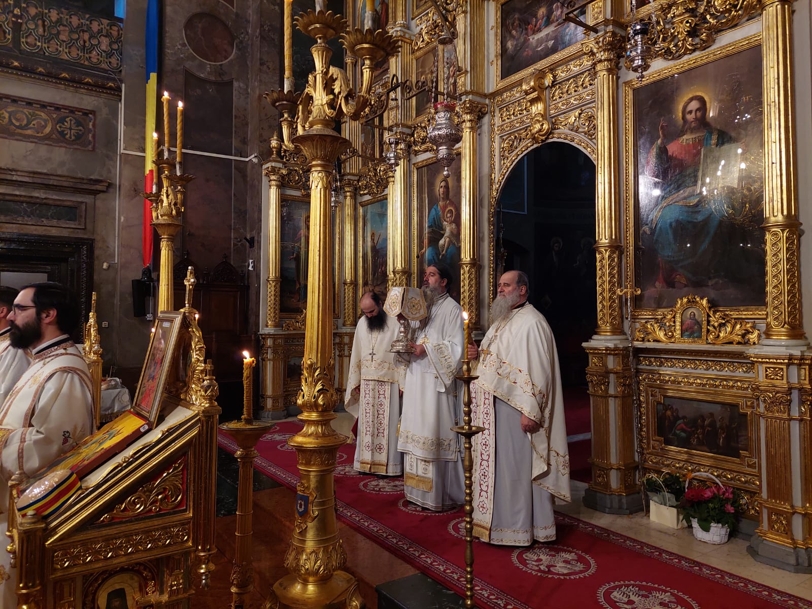 Hramul Mitropoliei Moldovei și Bucovinei, la Catedrală: „Sfântul Mare Mucenic Gheorghe să ne fie icoană vie de bărbăție, de mărturisire, de lumină”