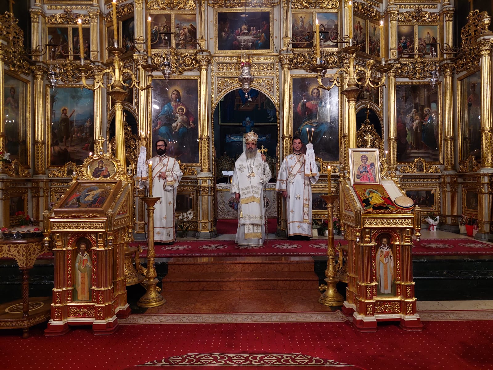 Hramul Mitropoliei Moldovei și Bucovinei, la Catedrală: „Sfântul Mare Mucenic Gheorghe să ne fie icoană vie de bărbăție, de mărturisire, de lumină”