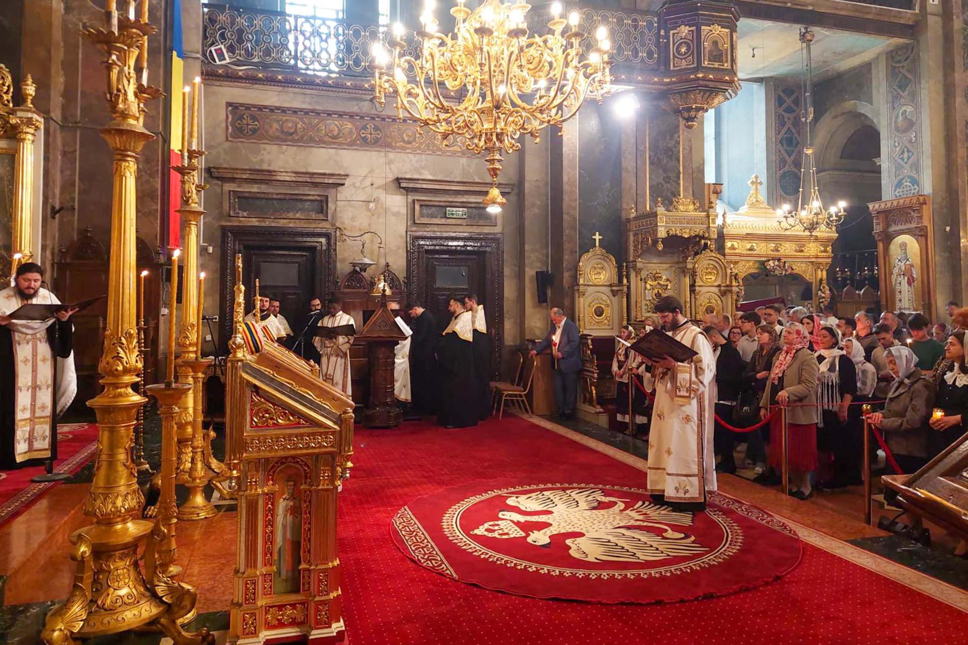 Slujba Vecerniei Învierii, săvârșită la Catedrala Mitropolitană din Iași
