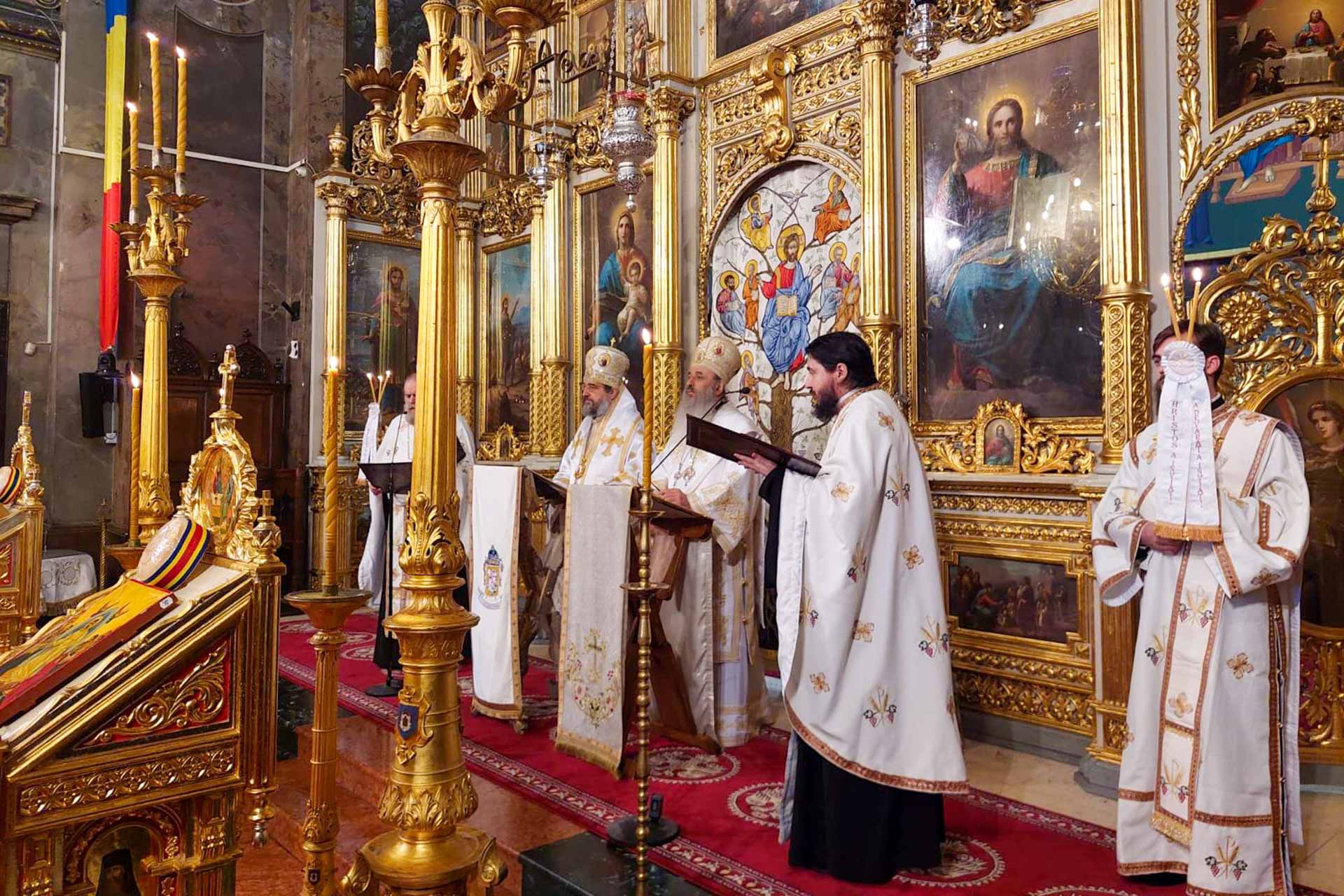 Slujba Vecerniei Învierii, săvârșită la Catedrala Mitropolitană din Iași