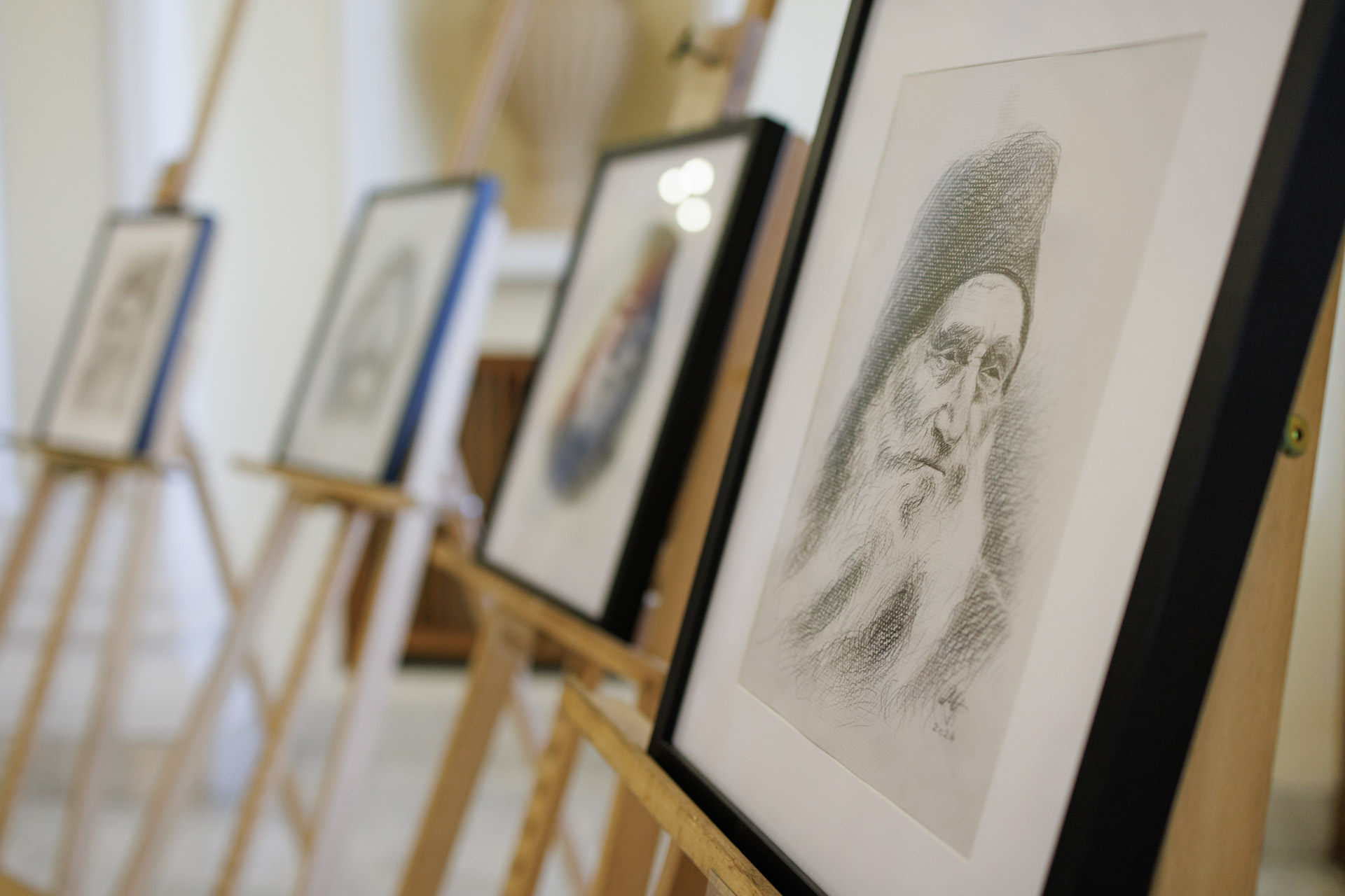 Vernisajul expoziţiei „Oameni şi îngeri. Oameni şi sfinţi”, un dialog între artă şi spiritualitate, găzduit la Iaşi