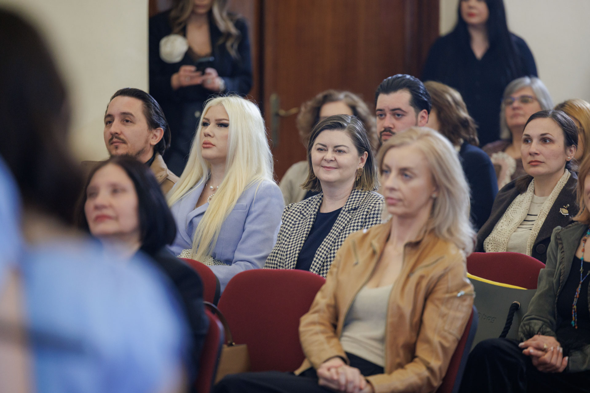 Vernisajul expoziţiei „Oameni şi îngeri. Oameni şi sfinţi”, un dialog între artă şi spiritualitate, găzduit la Iaşi