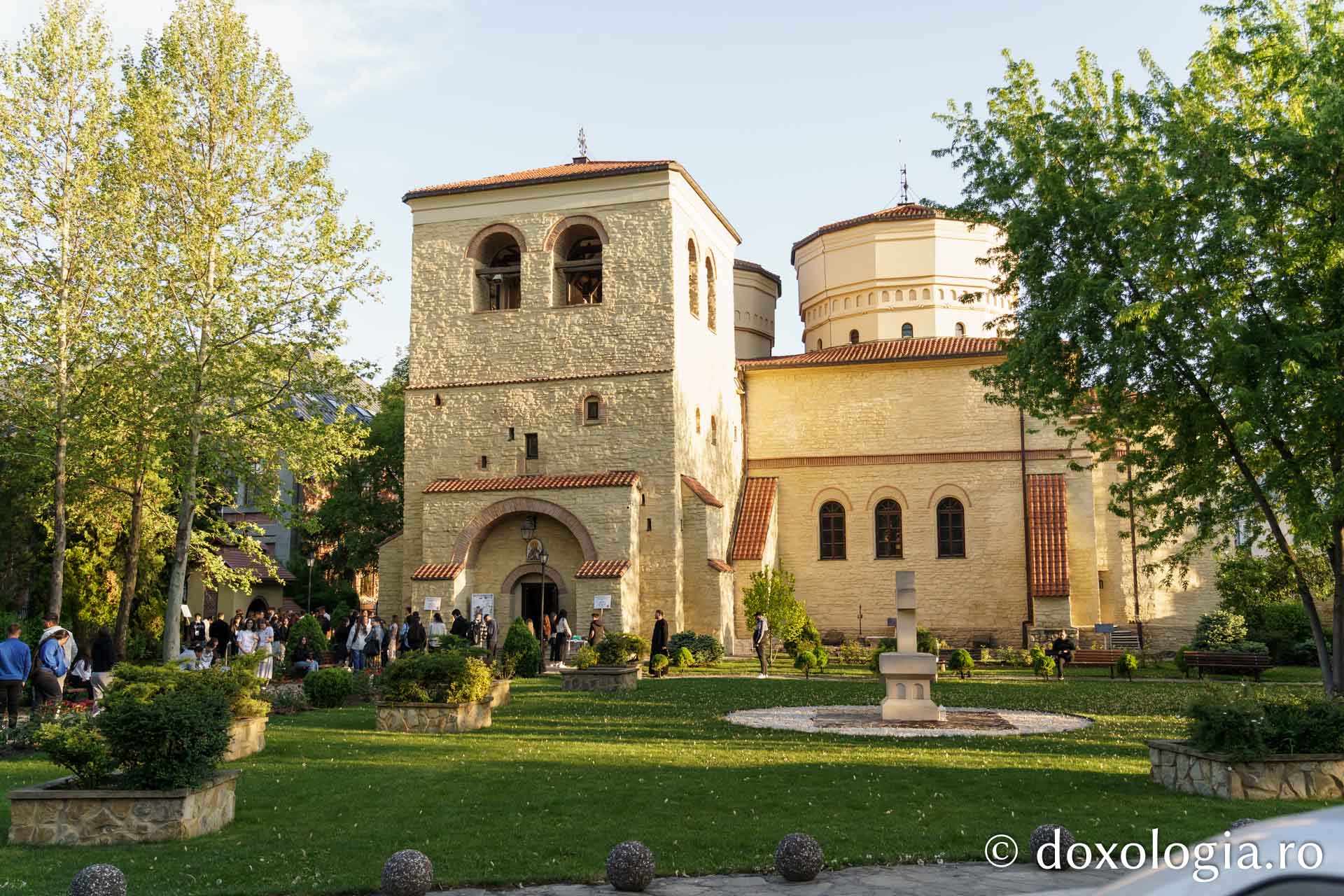 Peste 500 de tineri au participat la Întâlnirea anuală a tinerilor din protopopiatele ieșene / Foto: Mihail Vrăjitoru Peste 500 de tineri au participat la Întâlnirea anuală a tinerilor din protopopiatele ieșene