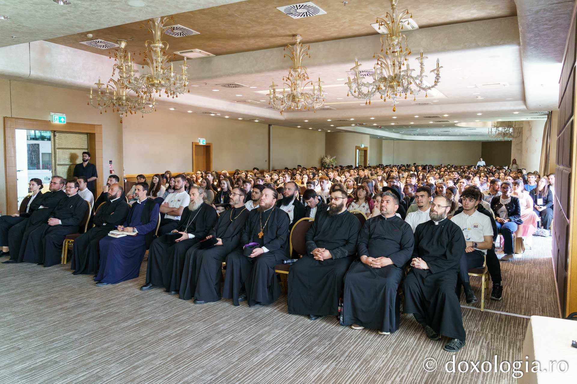 Peste 500 de tineri au participat la Întâlnirea anuală a tinerilor din protopopiatele ieșene / Foto: Mihail Vrăjitoru Peste 500 de tineri au participat la Întâlnirea anuală a tinerilor din protopopiatele ieșene