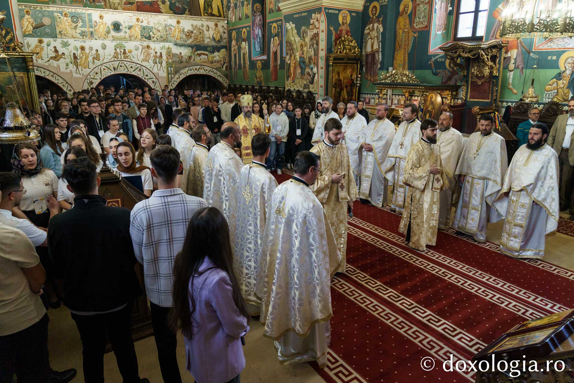 Peste 500 de tineri au participat la Întâlnirea anuală a tinerilor din protopopiatele ieșene / Foto: Mihail Vrăjitoru Peste 500 de tineri au participat la Întâlnirea anuală a tinerilor din protopopiatele ieșene