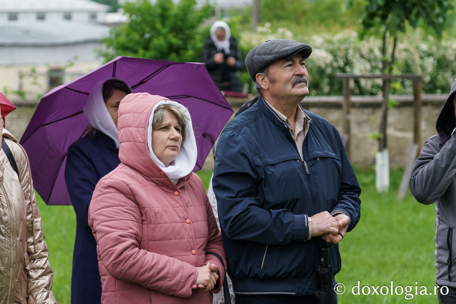 Doi ierarhi au sfințit altarul de vară al Mănăstirii Vlădiceni din Iași