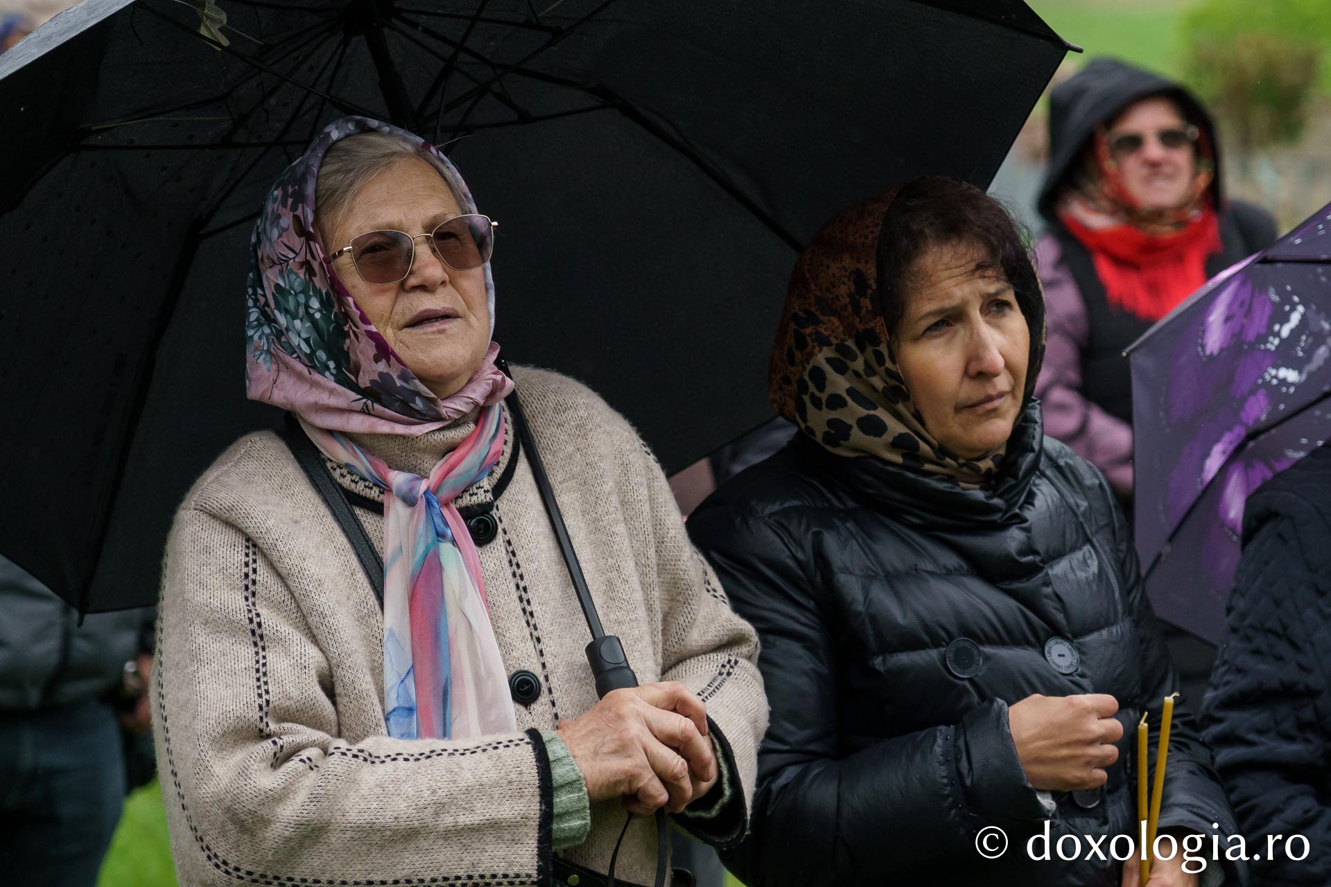 Doi ierarhi au sfințit altarul de vară al Mănăstirii Vlădiceni din Iași