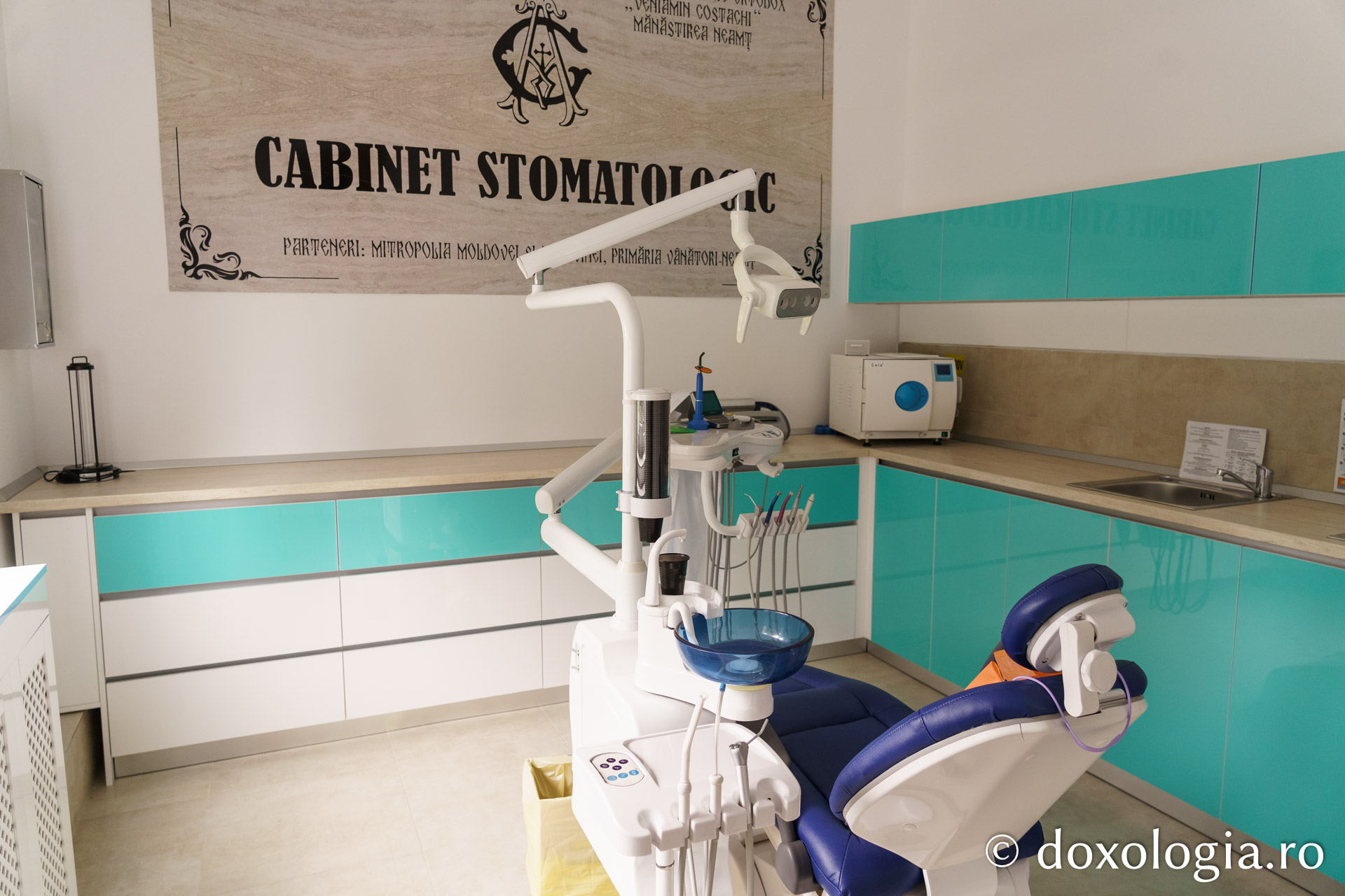 La Seminarul Teologic Ortodox „Veniamin Costachi” de la Mănăstirea Neamț a fost sfințit cabinetul stomatologic școlar „Sfântul Calinic de la Cernica”