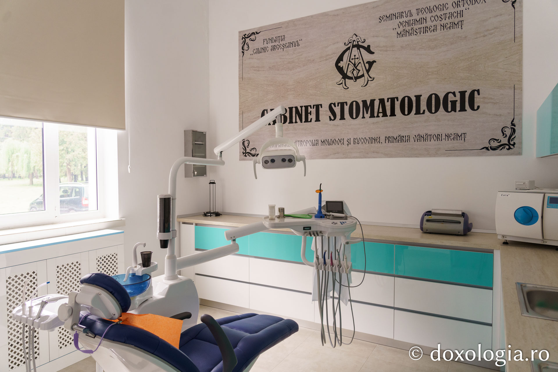 La Seminarul Teologic Ortodox „Veniamin Costachi” de la Mănăstirea Neamț a fost sfințit cabinetul stomatologic școlar „Sfântul Calinic de la Cernica” / Foto: Mihail Vrăjitoru La Seminarul Teologic Ortodox „Veniamin Costachi” de la Mănăstirea Neamț a fost sfințit cabinetul stomatologic școlar „Sfântul Calinic de la Cernica”