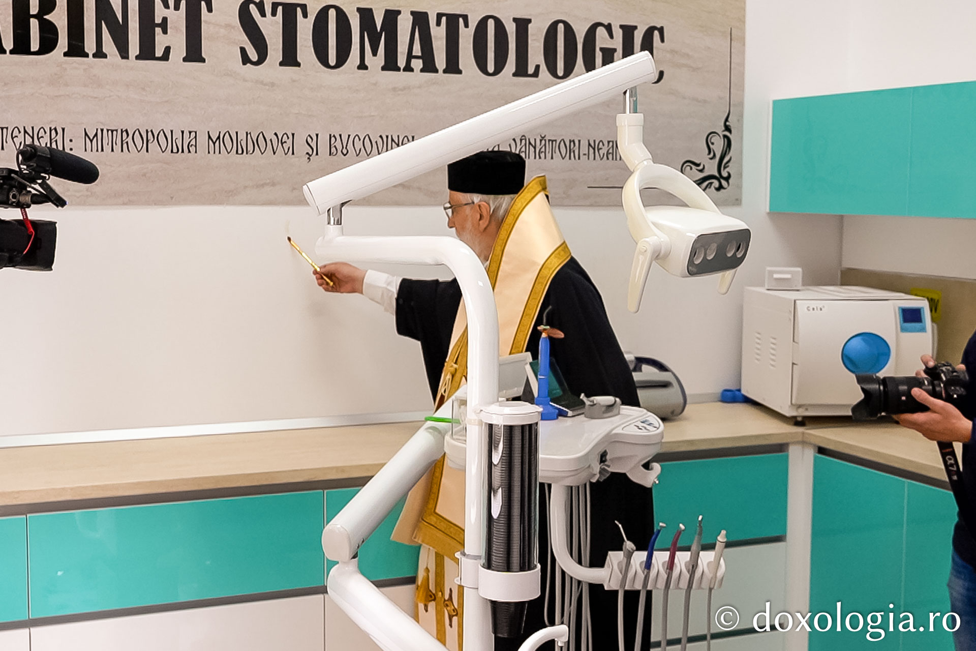 La Seminarul Teologic Ortodox „Veniamin Costachi” de la Mănăstirea Neamț a fost sfințit cabinetul stomatologic școlar „Sfântul Calinic de la Cernica”
