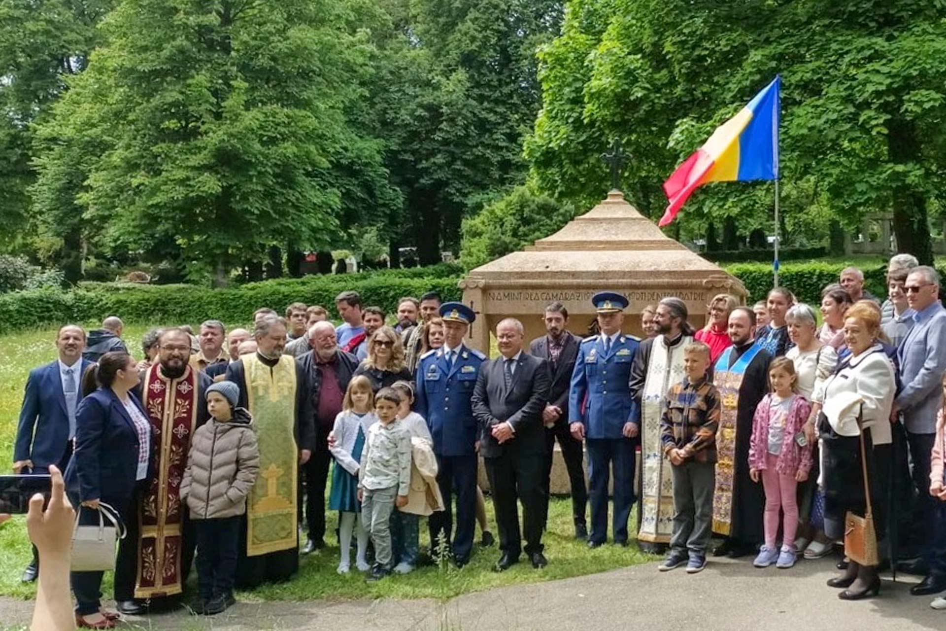 Cinstirea eroilor români, de praznicul Înălțării Domnului, în cimitirele militare din Germania și Austria