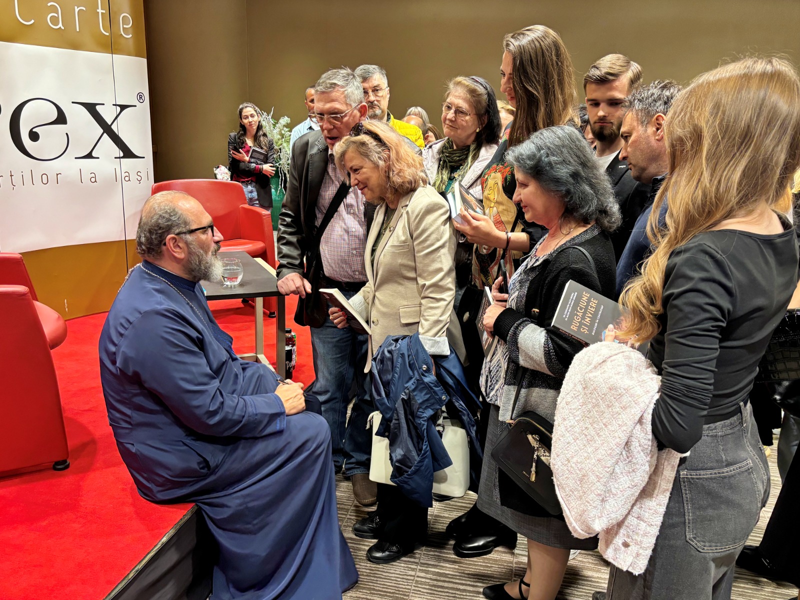 Părintele Constantin Necula le-a vorbit ieșenilor despre adolescenți, rugăciune și înviere la Târgul de Carte LIBREX 2025