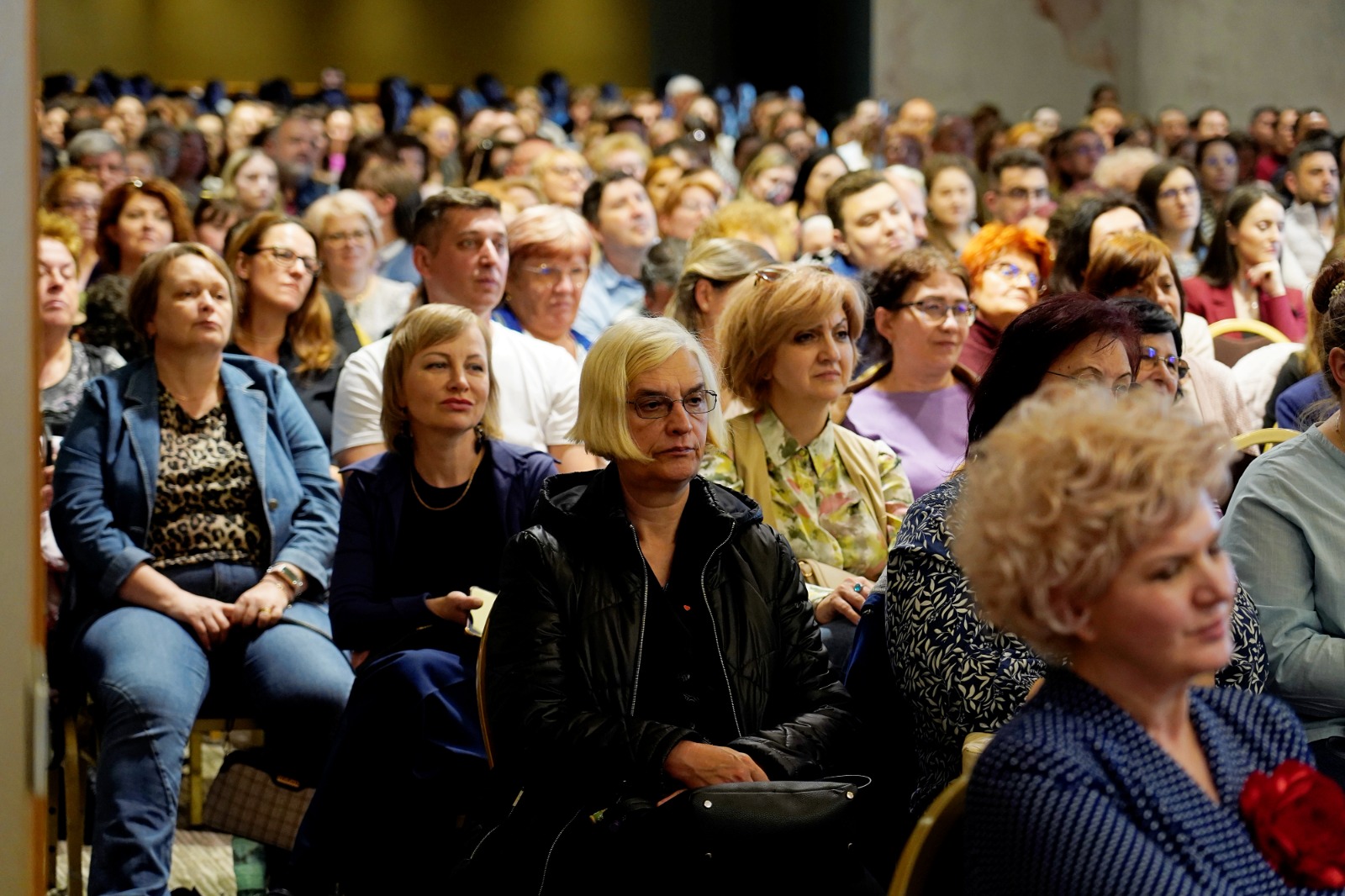 Părintele Constantin Necula le-a vorbit ieșenilor despre adolescenți, rugăciune și înviere la Târgul de Carte LIBREX 2025