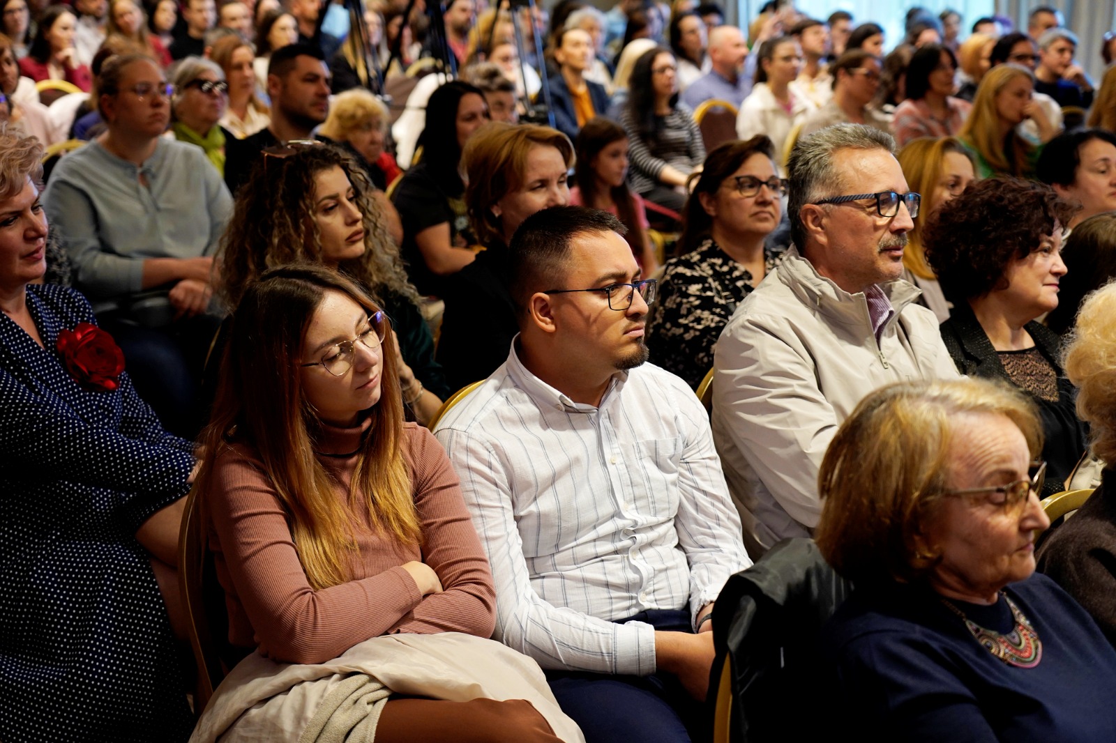 Părintele Constantin Necula le-a vorbit ieșenilor despre adolescenți, rugăciune și înviere la Târgul de Carte LIBREX 2025