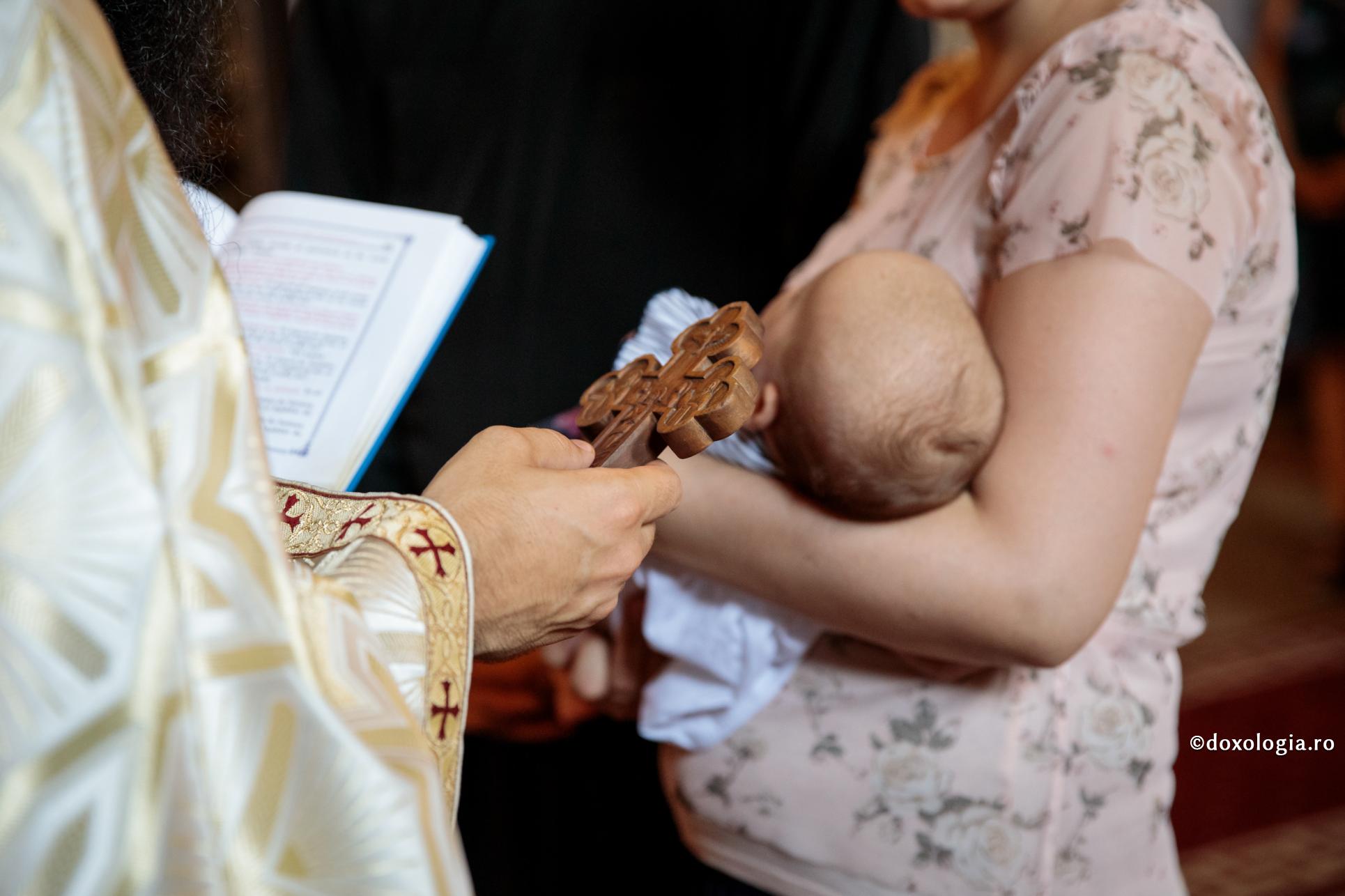 „Decalogul mamei” – IPS Calinic, Arhiepiscop al Sucevei și Rădăuților / Foto: Oana Nechifor Decalogul mamei creștine - IPS Calinic