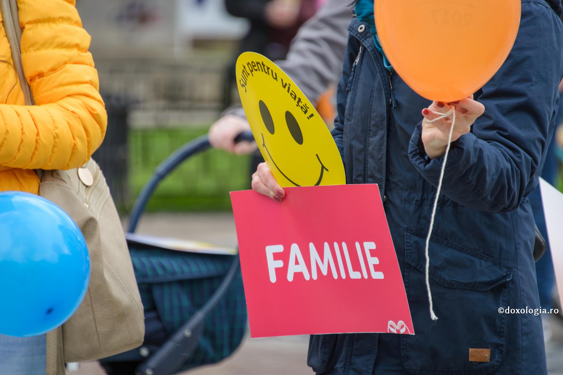 mars pentru familie - pancarta