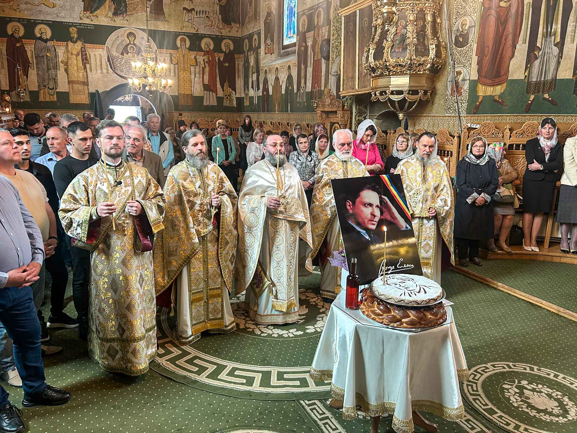 George Enescu, pomenit la Schitul Vovidenia al Mănăstirii Neamț, la împlinirea celor 70 de ani de la mutarea la cele veșnice George Enescu, pomenit la Schitul Vovidenia al Mănăstirii Neamț, la împlinirea celor 70 de ani de la mutarea la cele veșnice