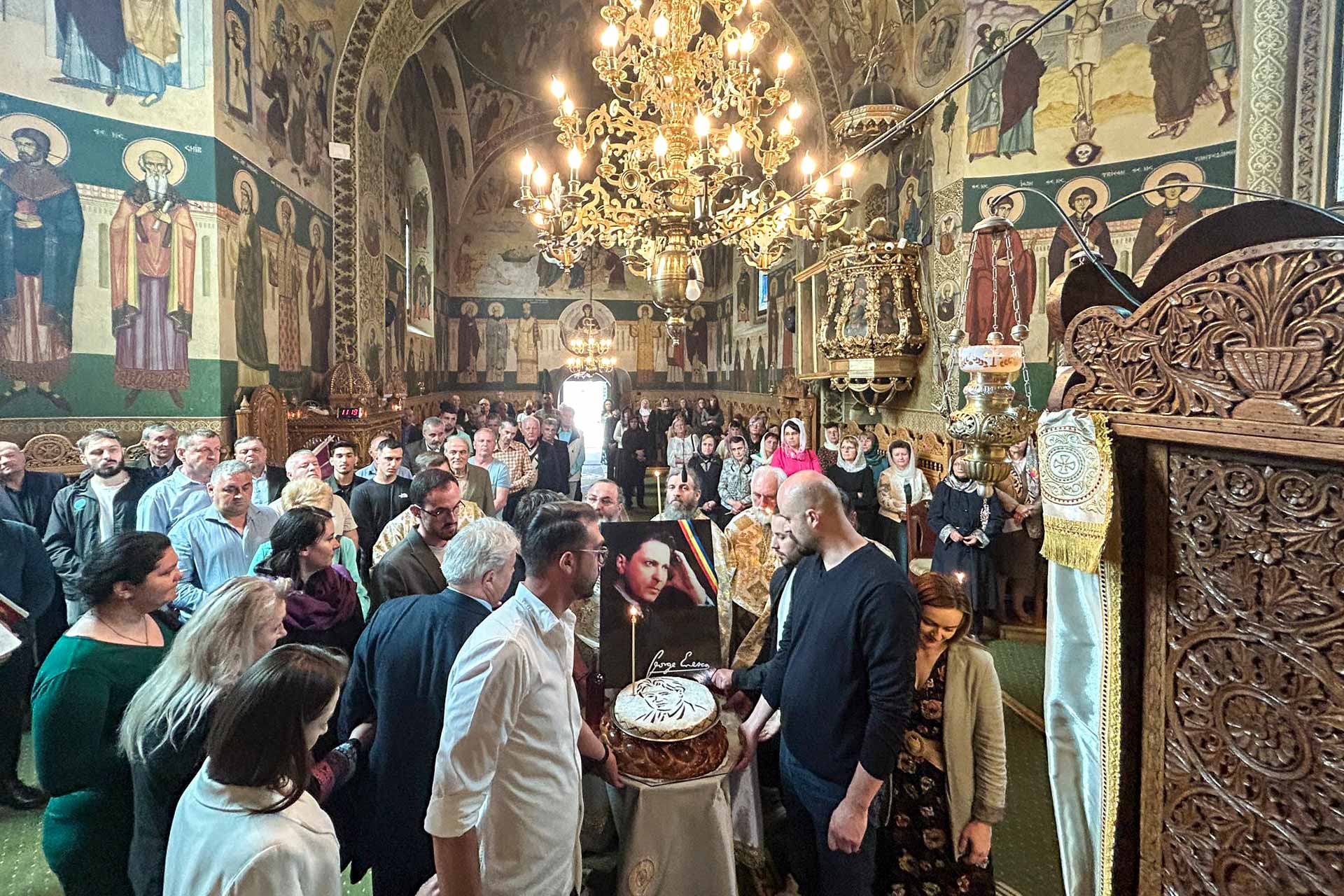 George Enescu, pomenit la Schitul Vovidenia al Mănăstirii Neamț, la împlinirea celor 70 de ani de la mutarea la cele veșnice George Enescu, pomenit la Schitul Vovidenia al Mănăstirii Neamț, la împlinirea celor 70 de ani de la mutarea la cele veșnice