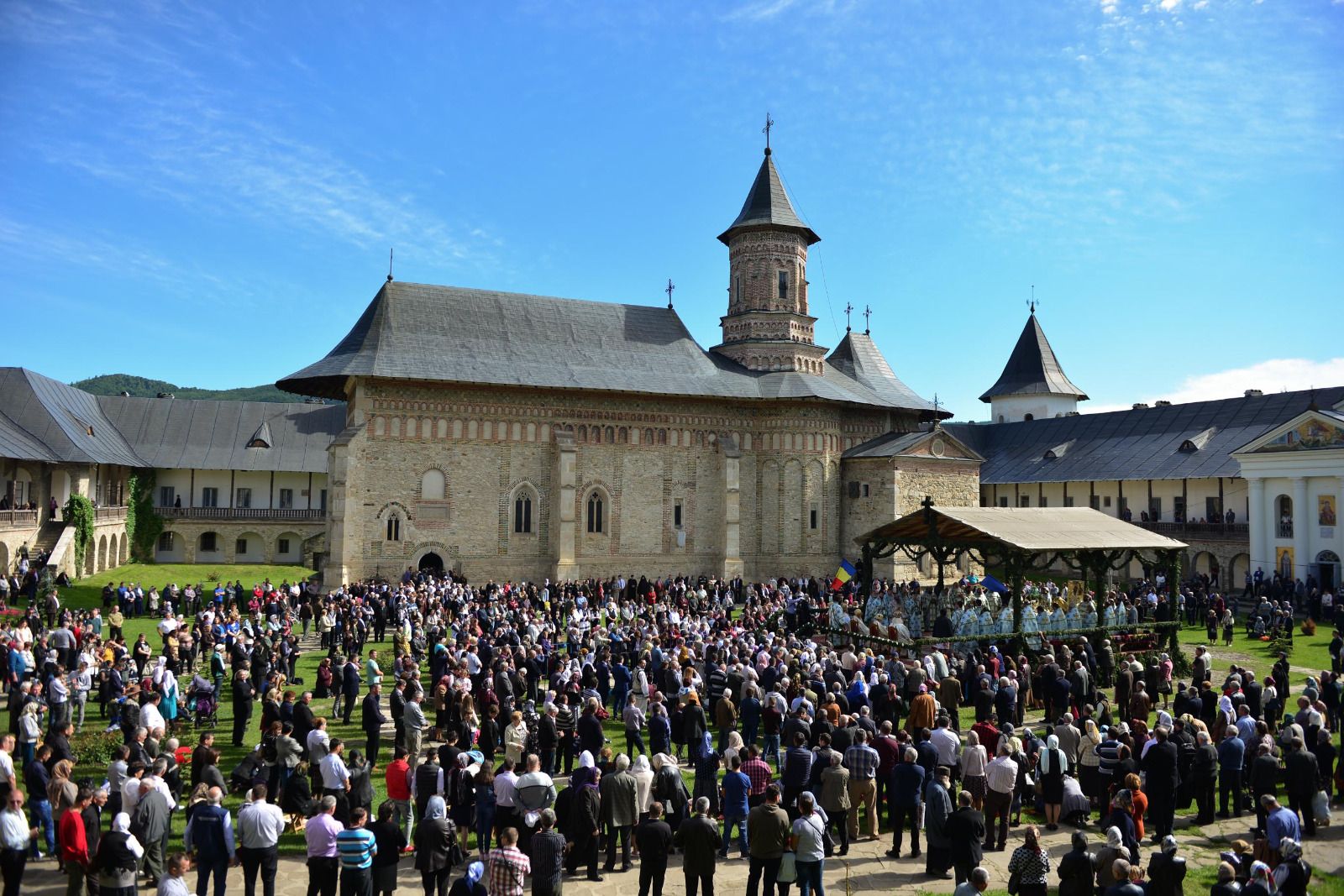 Hram la Mănăstirea Neamț