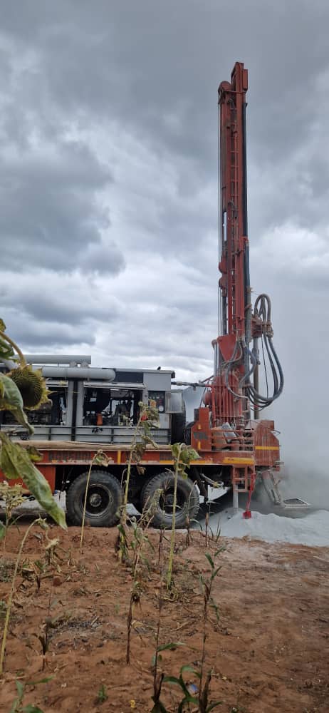 La Mbumi în Tanzania săpăm o fântână