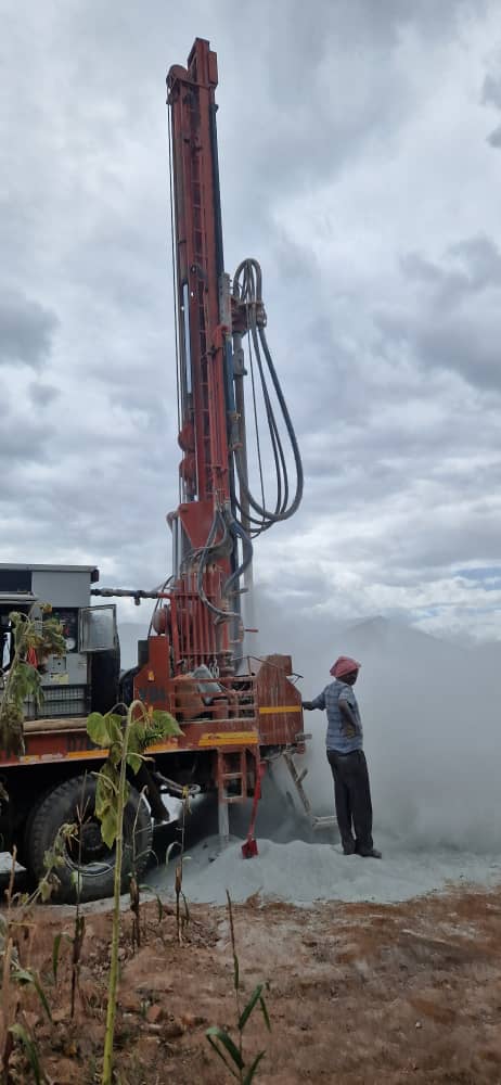 La Mbumi în Tanzania săpăm o fântână