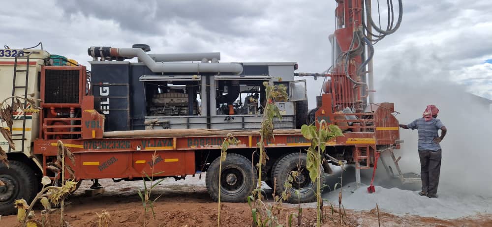 La Mbumi în Tanzania săpăm o fântână