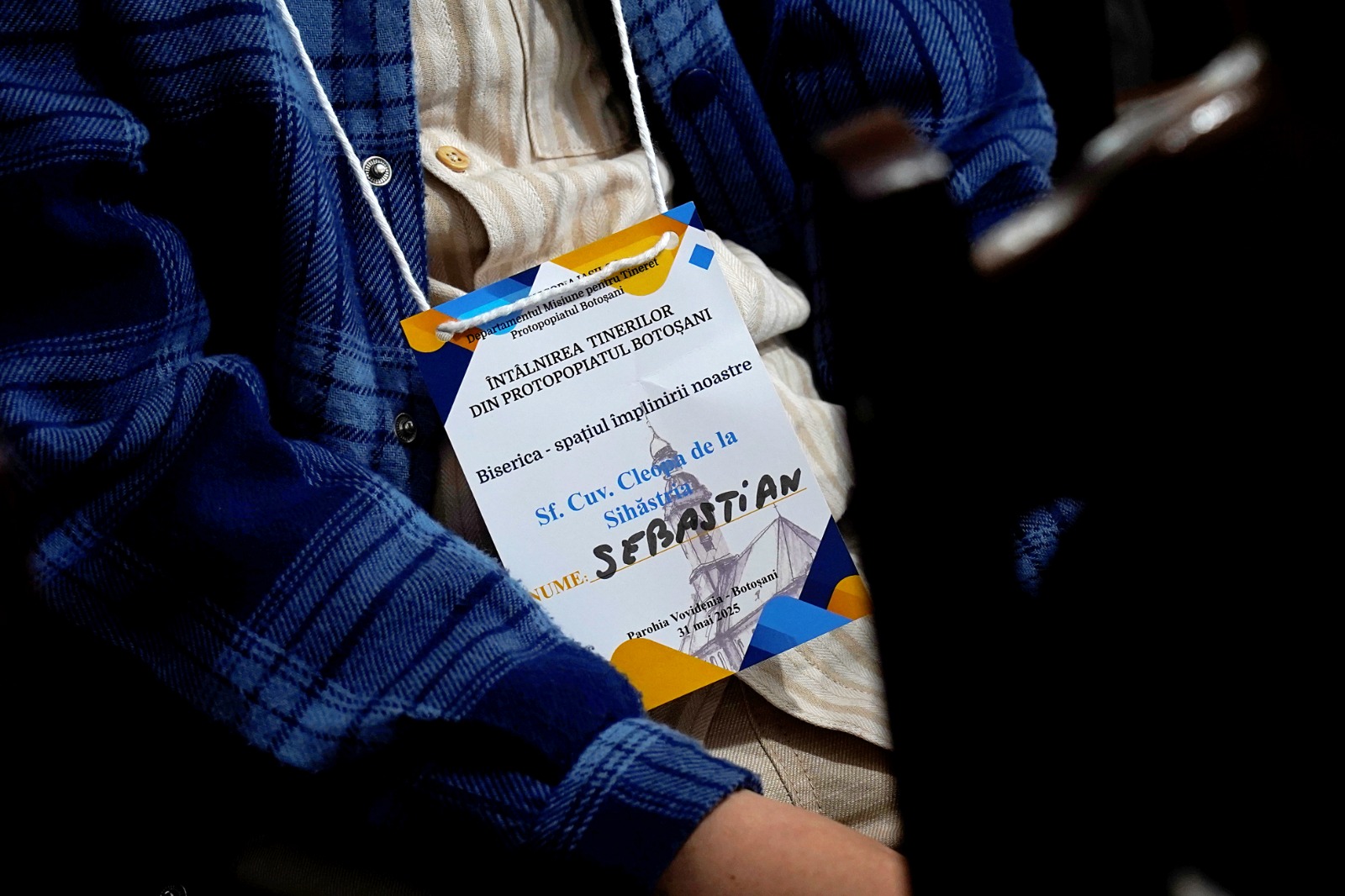 Peste 200 de tineri botoșăneni s-au întâlnit pentru a discuta despre Biserică. PS Nichifor Botoșăneanul, prezent printre ei: „Să vă bucurați de întâlnirea cu Dumnezeu, adevărata bucurie”