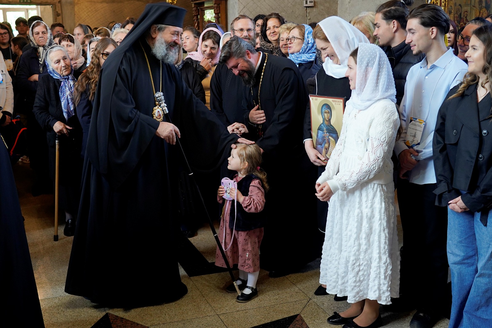 Peste 200 de tineri botoșăneni s-au întâlnit pentru a discuta despre Biserică. PS Nichifor Botoșăneanul, prezent printre ei: „Să vă bucurați de întâlnirea cu Dumnezeu, adevărata bucurie”