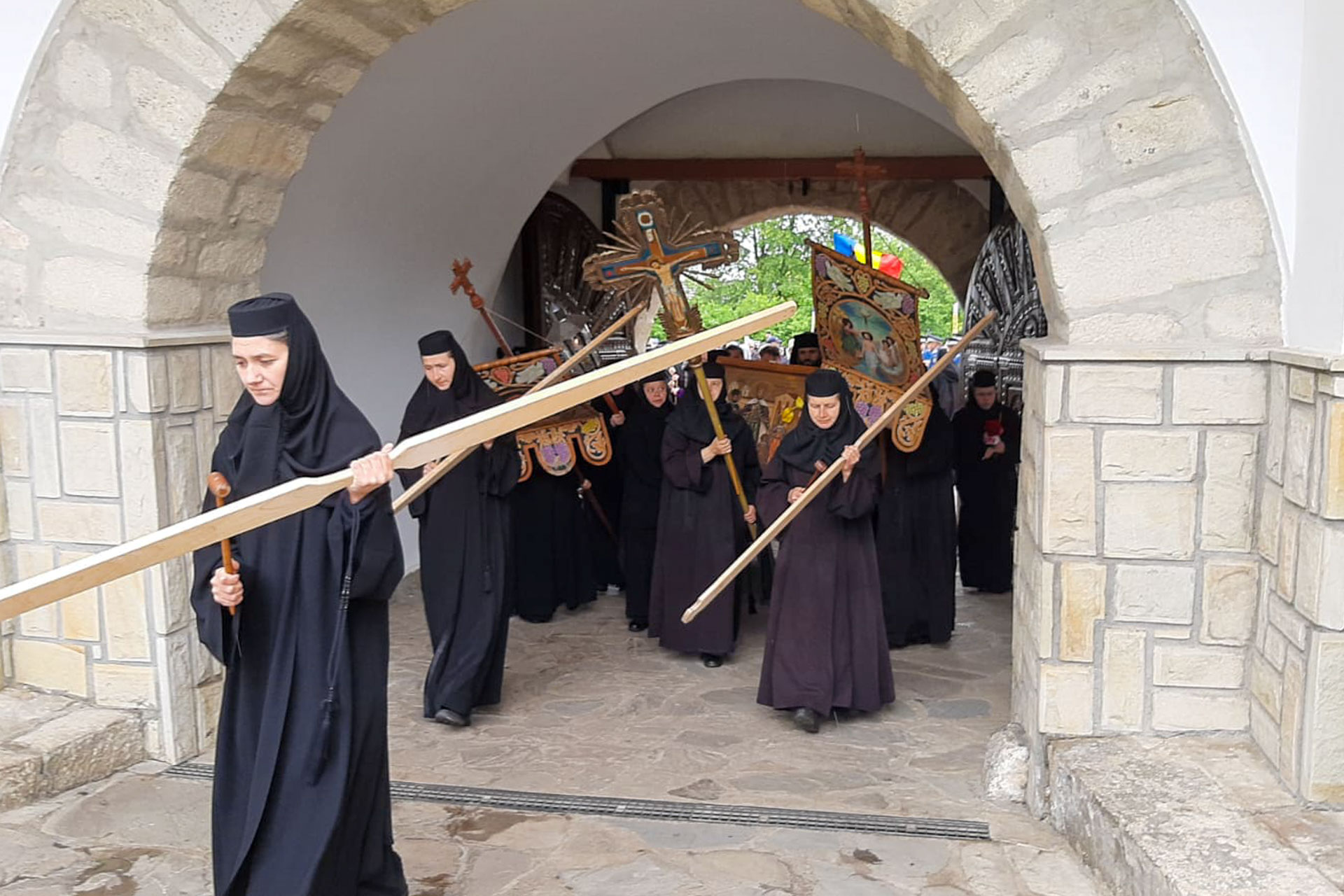 Moaștele Sfântului Martir Constantin Brâncoveanu, aduse spre închinare la Mănăstirea Văratec