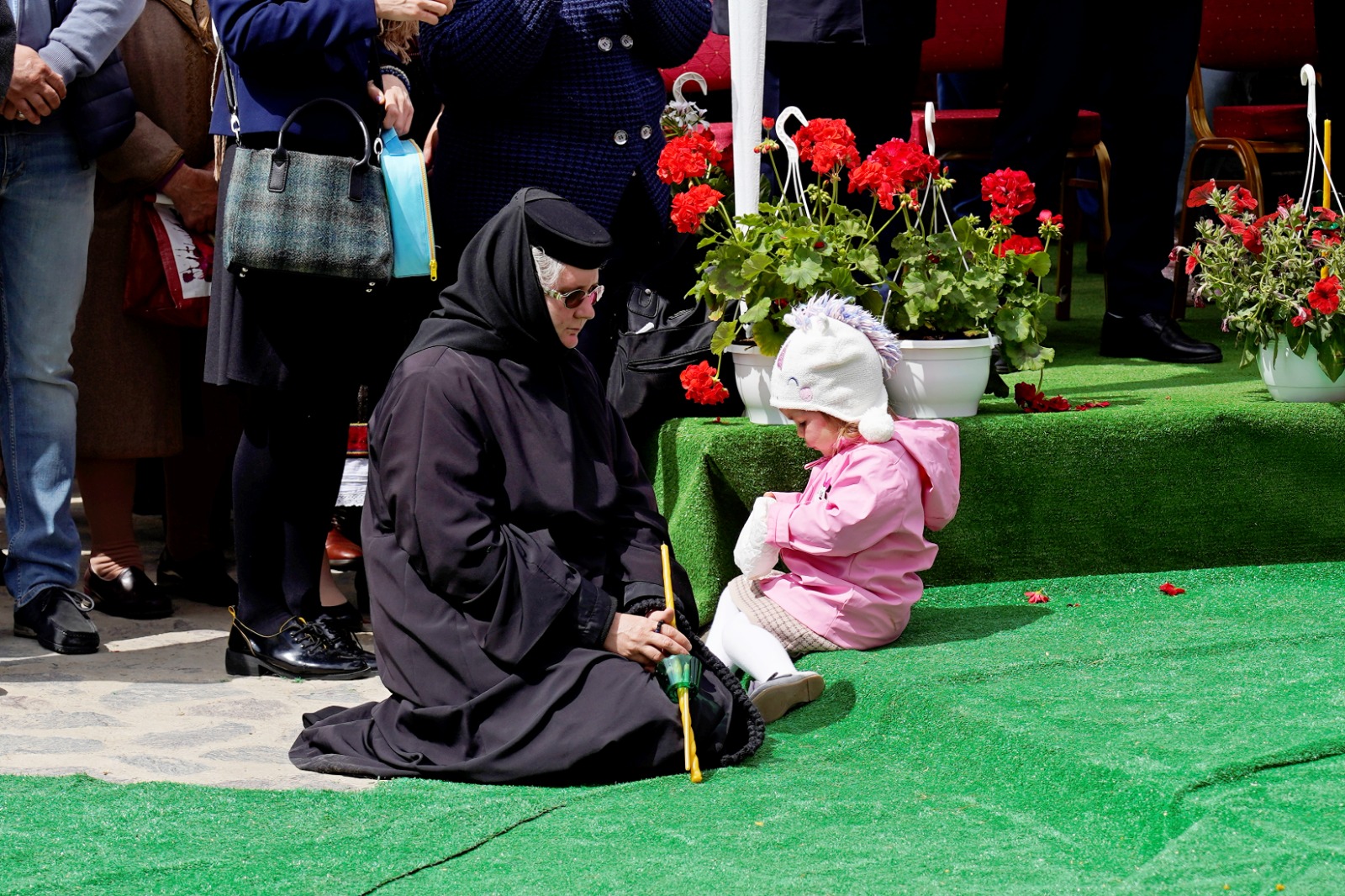 O nouă file de istorie pentru credincioșii din Pașcani: Biserica „Sfânta Vineri” a îmbrăcat, după peste 30 de ani de jertfă, haina cea nouă a sfințirii