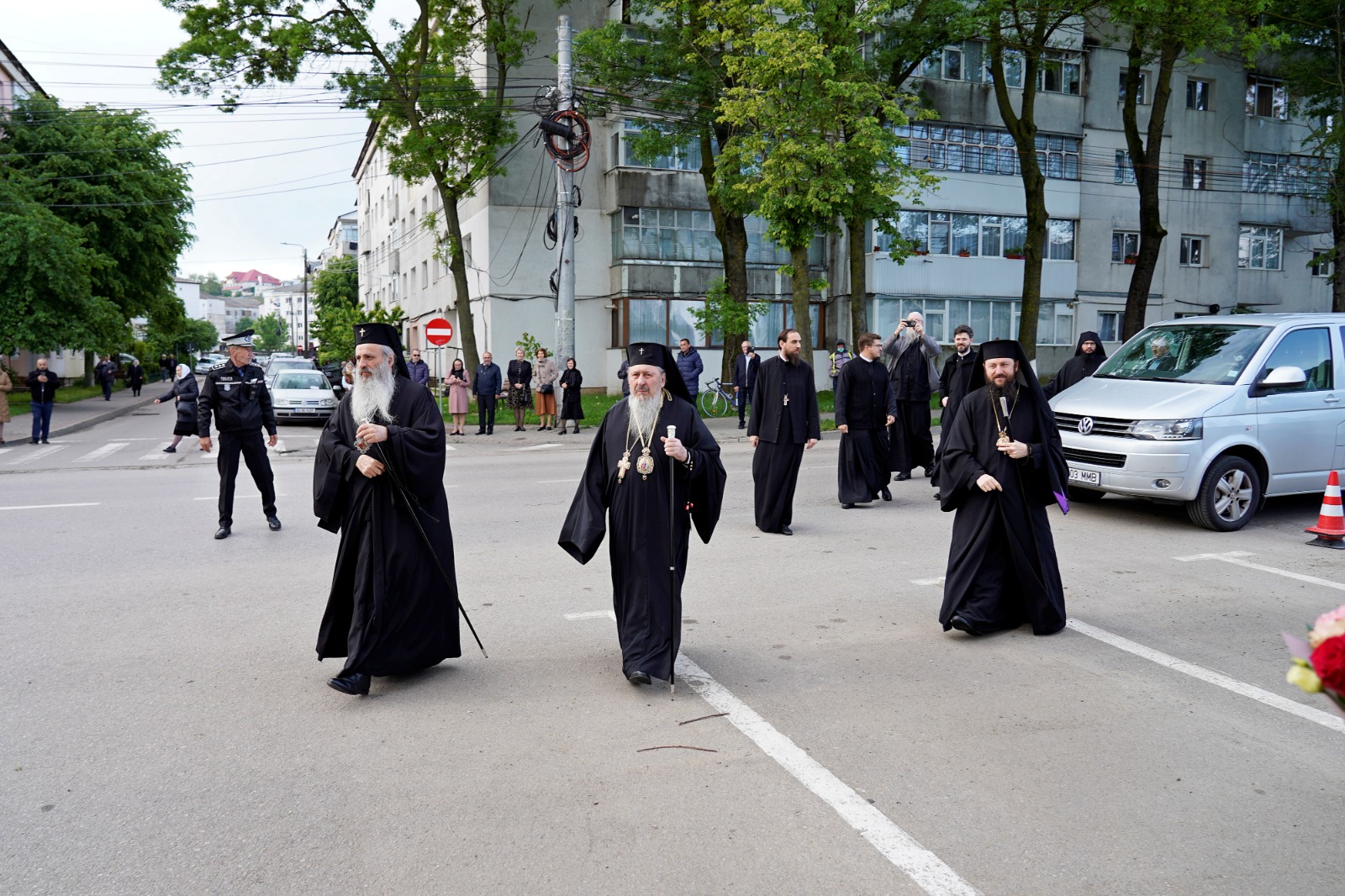 O nouă file de istorie pentru credincioșii din Pașcani: Biserica „Sfânta Vineri” a îmbrăcat, după peste 30 de ani de jertfă, haina cea nouă a sfințirii