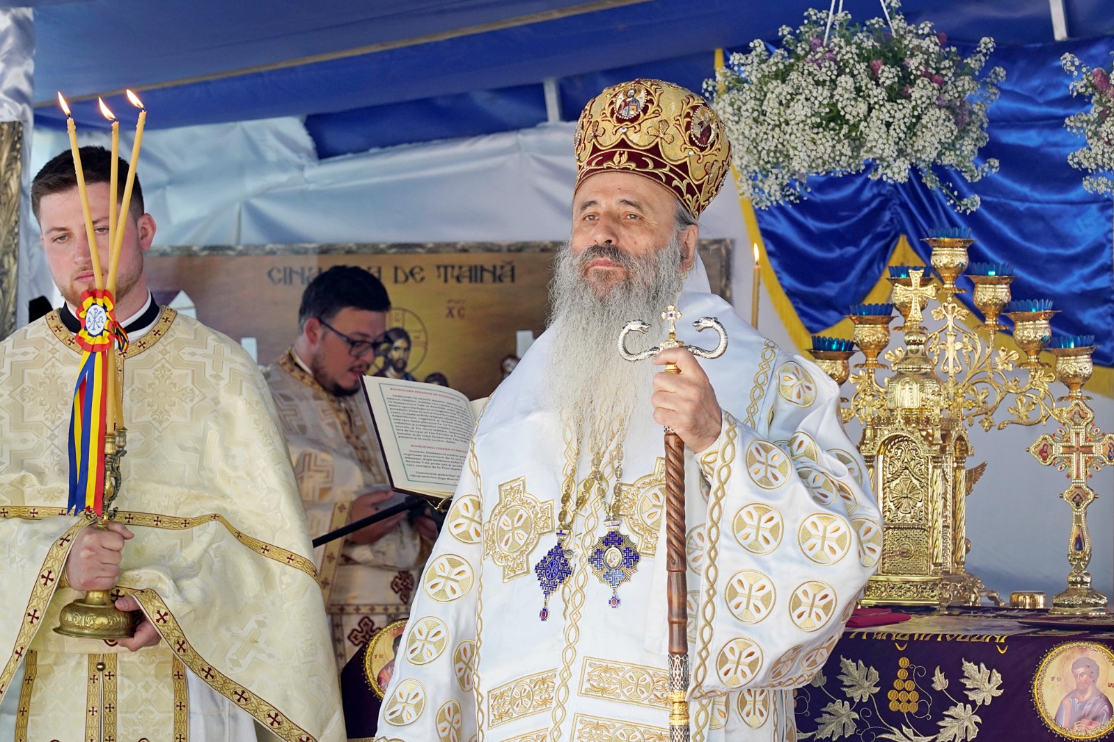 O nouă biserică închinată Sfinților Apostoli Petru și Pavel, sfințită de Mitropolitul Moldovei și Bucovinei