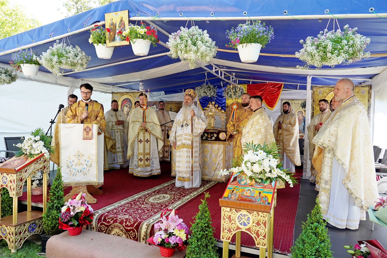 O nouă biserică închinată Sfinților Apostoli Petru și Pavel, sfințită de Mitropolitul Moldovei și Bucovinei