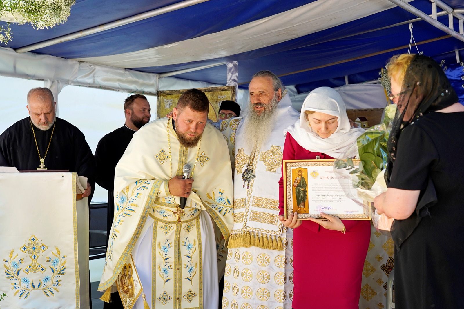 O nouă biserică închinată Sfinților Apostoli Petru și Pavel, sfințită de Mitropolitul Moldovei și Bucovinei