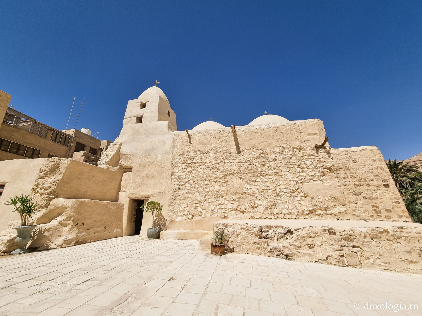 Acasă la Sfântul Cuvios Pavel Tebeul, lavra din pustiul Egiptului