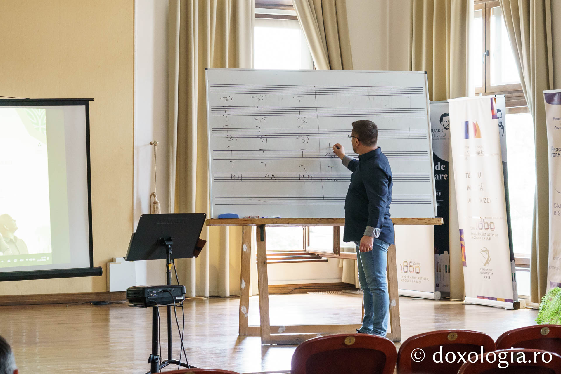 Ieșenii, invitați la un masterclass inedit de muzică veche orientală, susținut de muzicologul Constantin Răileanu