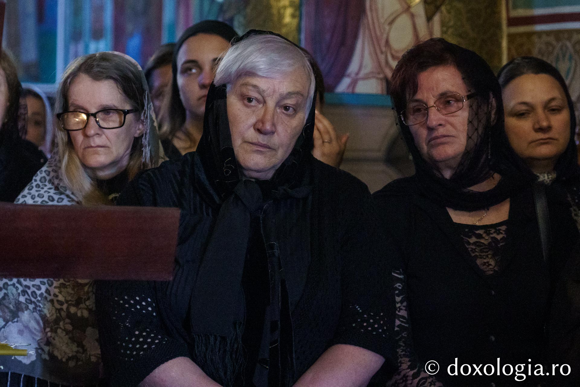 Zeci de credincioși și clerici, la slujba de înmormântare a părintelui Laurențiu Niță