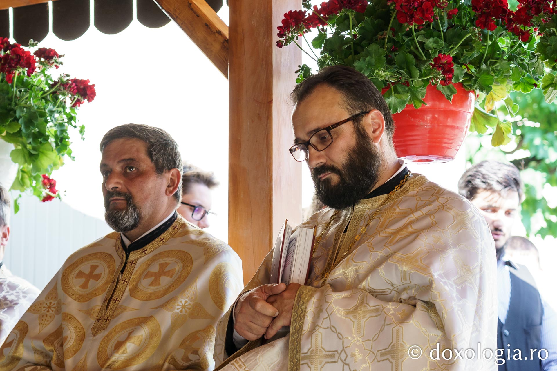 IPS Teofan a slujit la Maternitatea „Cuza Vodă” și a sfințit pictura paraclisului Clinicii „Veronica”