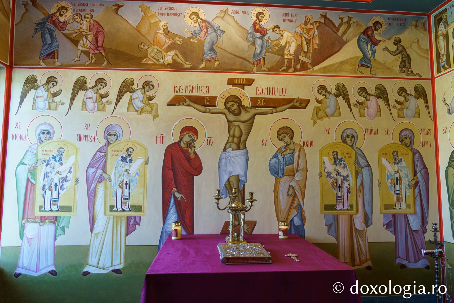 IPS Teofan a slujit la Maternitatea „Cuza Vodă” și a sfințit pictura paraclisului Clinicii „Veronica”