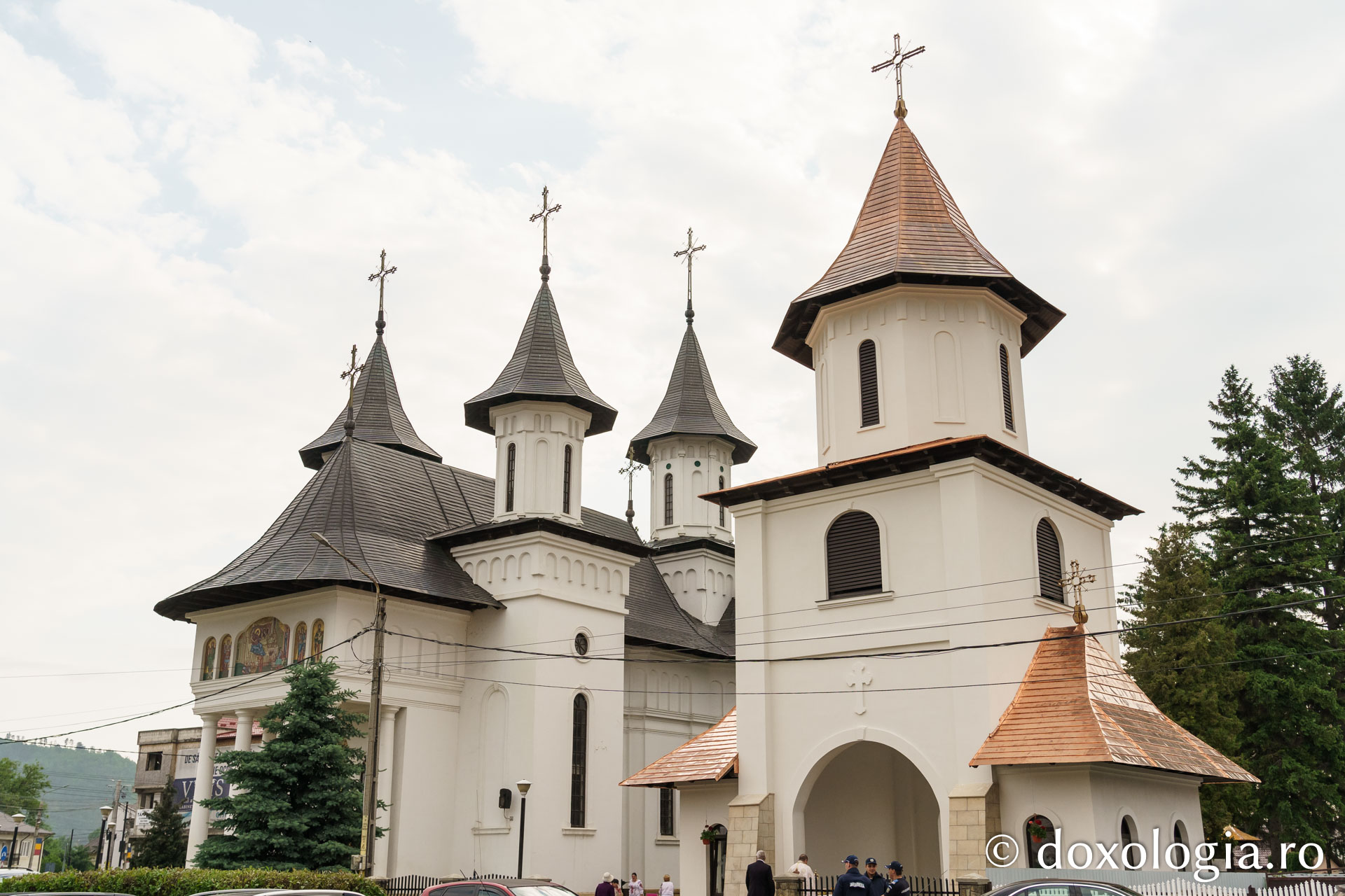 Preasfințitul Nichifor Botoșăneanul a slujit la Parohia „Sfântul Nicolae” din Humulești