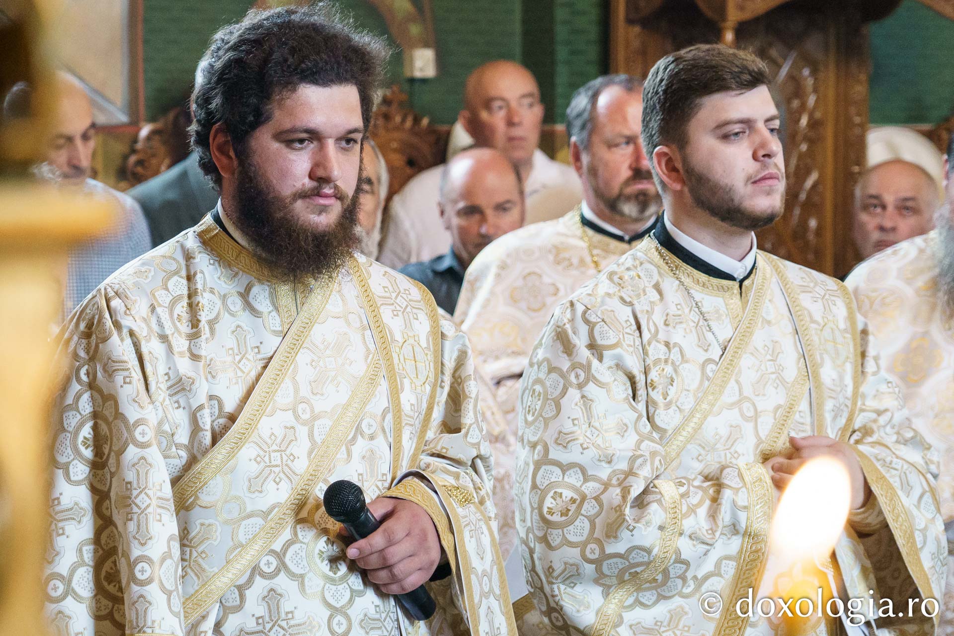 Preasfințitul Nichifor Botoșăneanul a slujit la Parohia „Sfântul Nicolae” din Humulești