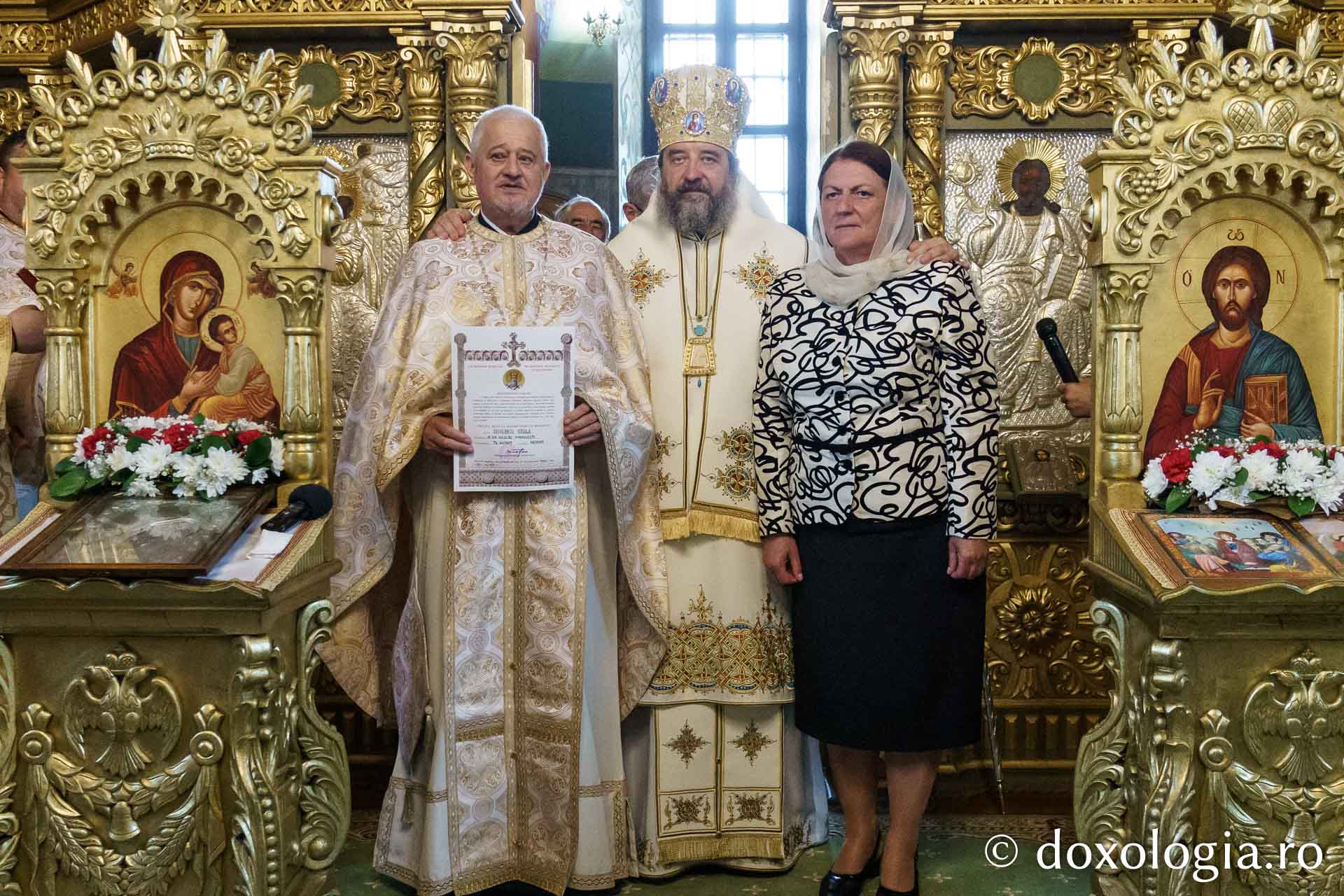 Preasfințitul Nichifor Botoșăneanul a slujit la Parohia „Sfântul Nicolae” din Humulești / Foto: Mihail Vrăjitoru