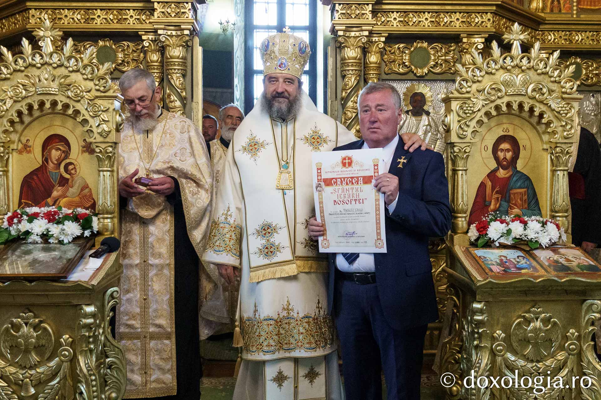 Preasfințitul Nichifor Botoșăneanul a slujit la Parohia „Sfântul Nicolae” din Humulești