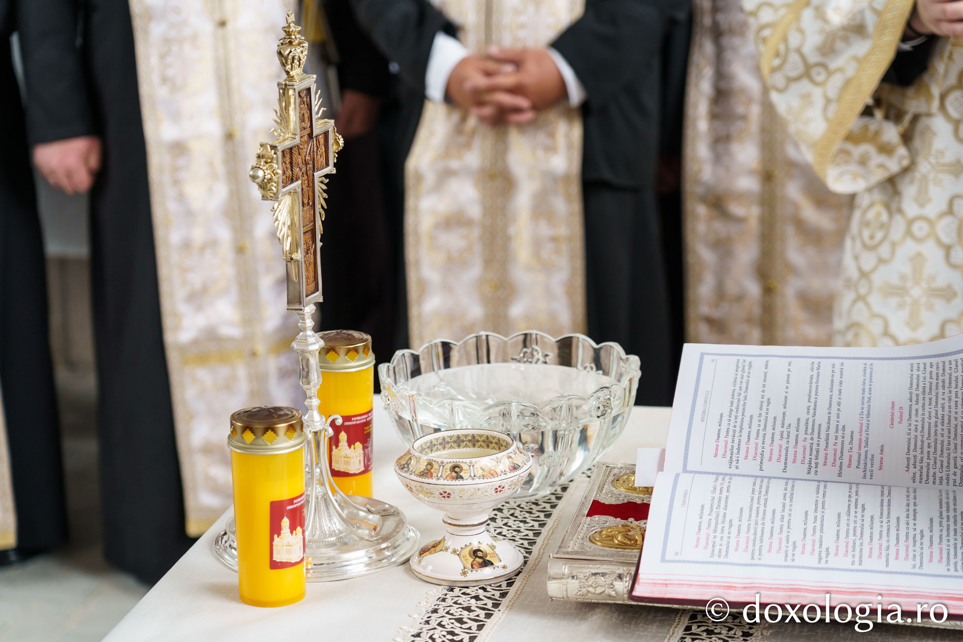 Preasfințitul Nichifor Botoșăneanul a slujit la Parohia „Sfântul Nicolae” din Humulești