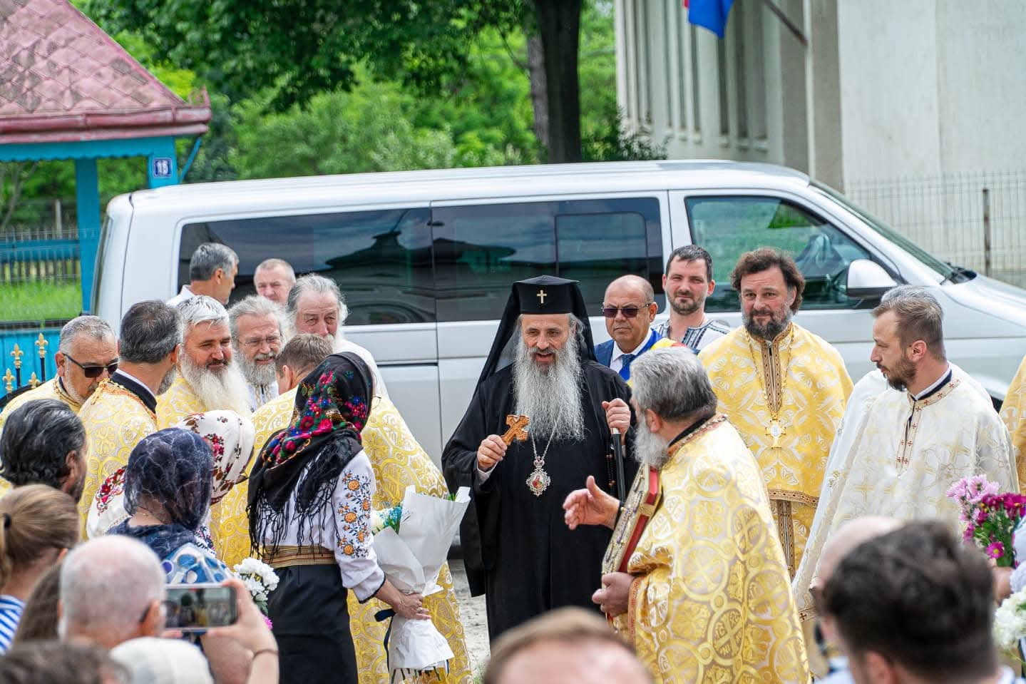 Clopotnița Parohiei Ionășeni, binecuvântată de IPS Părinte Mitropolit Teofan