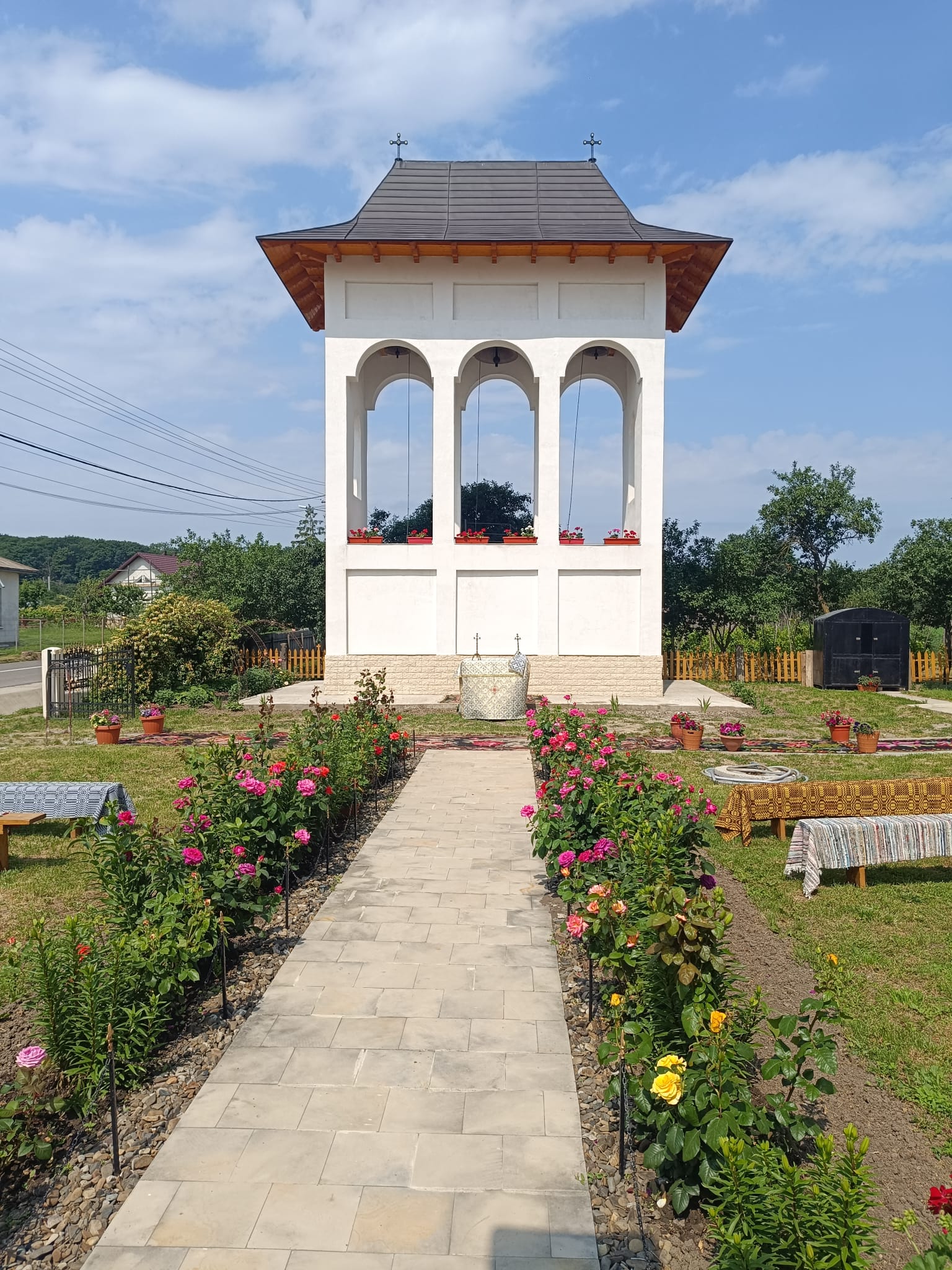 Clopotnița Parohiei Ionășeni, binecuvântată de IPS Părinte Mitropolit Teofan