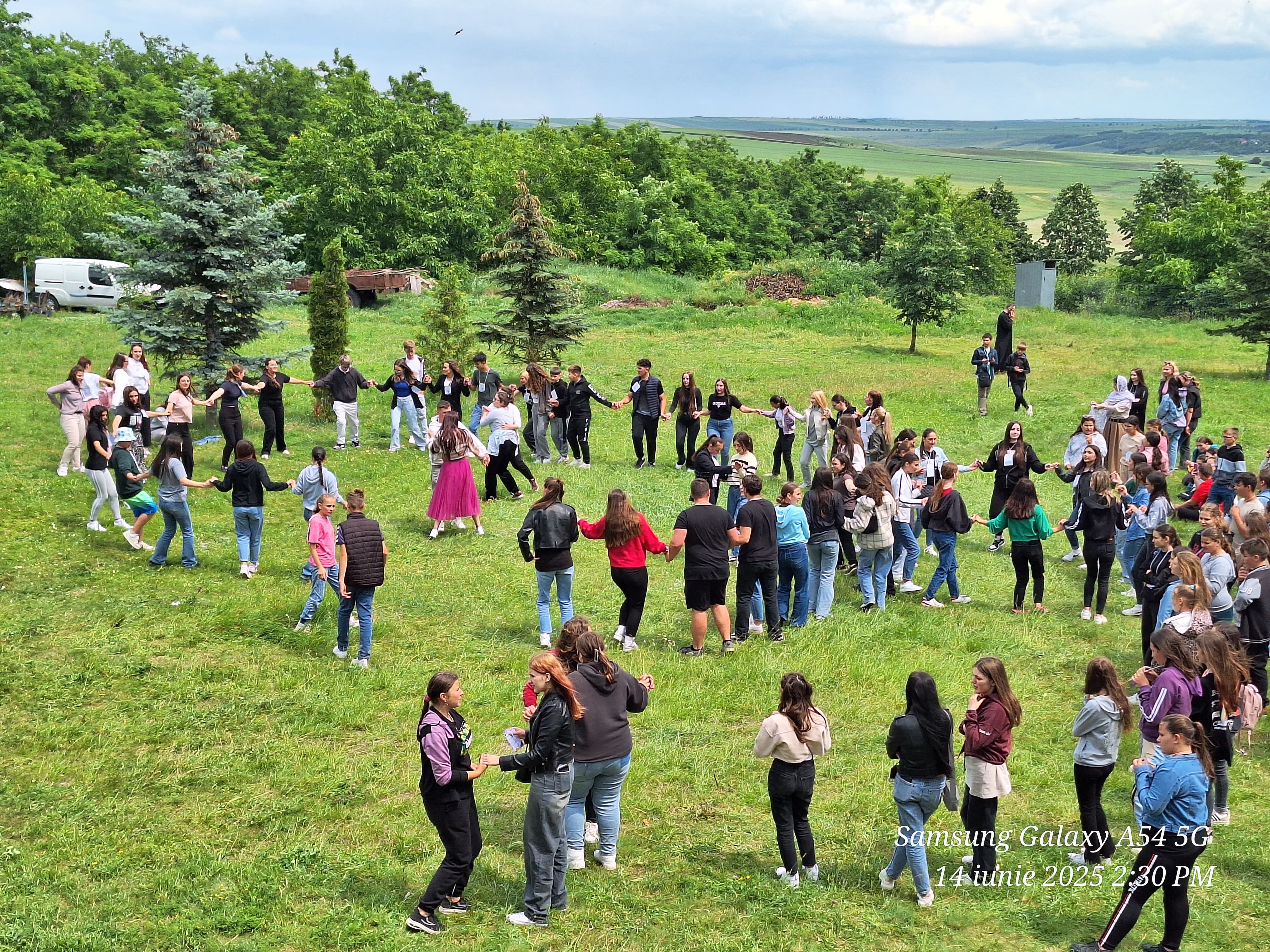 Întâlnirea Tinerilor din Protopopiatul Săveni la Mănăstirea„ Sfânta Treime” Știubieni