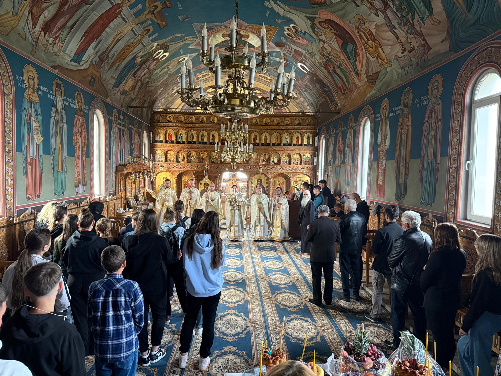 Întâlnirea Tinerilor din Protopopiatul Săveni la Mănăstirea„ Sfânta Treime” Știubieni