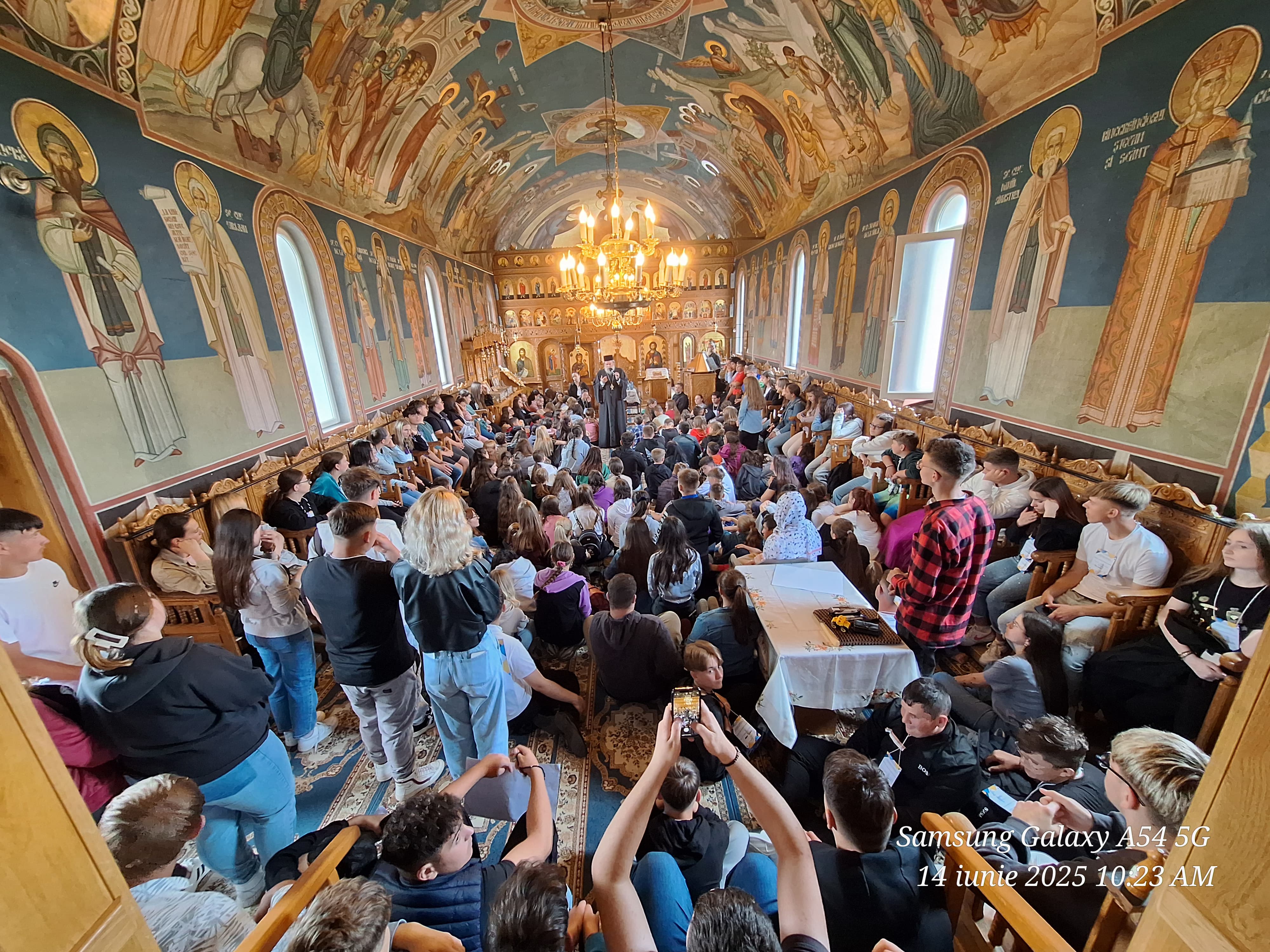 Întâlnirea Tinerilor din Protopopiatul Săveni la Mănăstirea„ Sfânta Treime” Știubieni